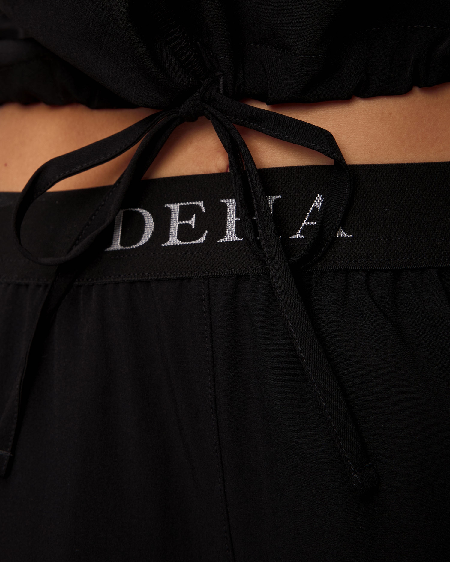 Černý dámský top Deha