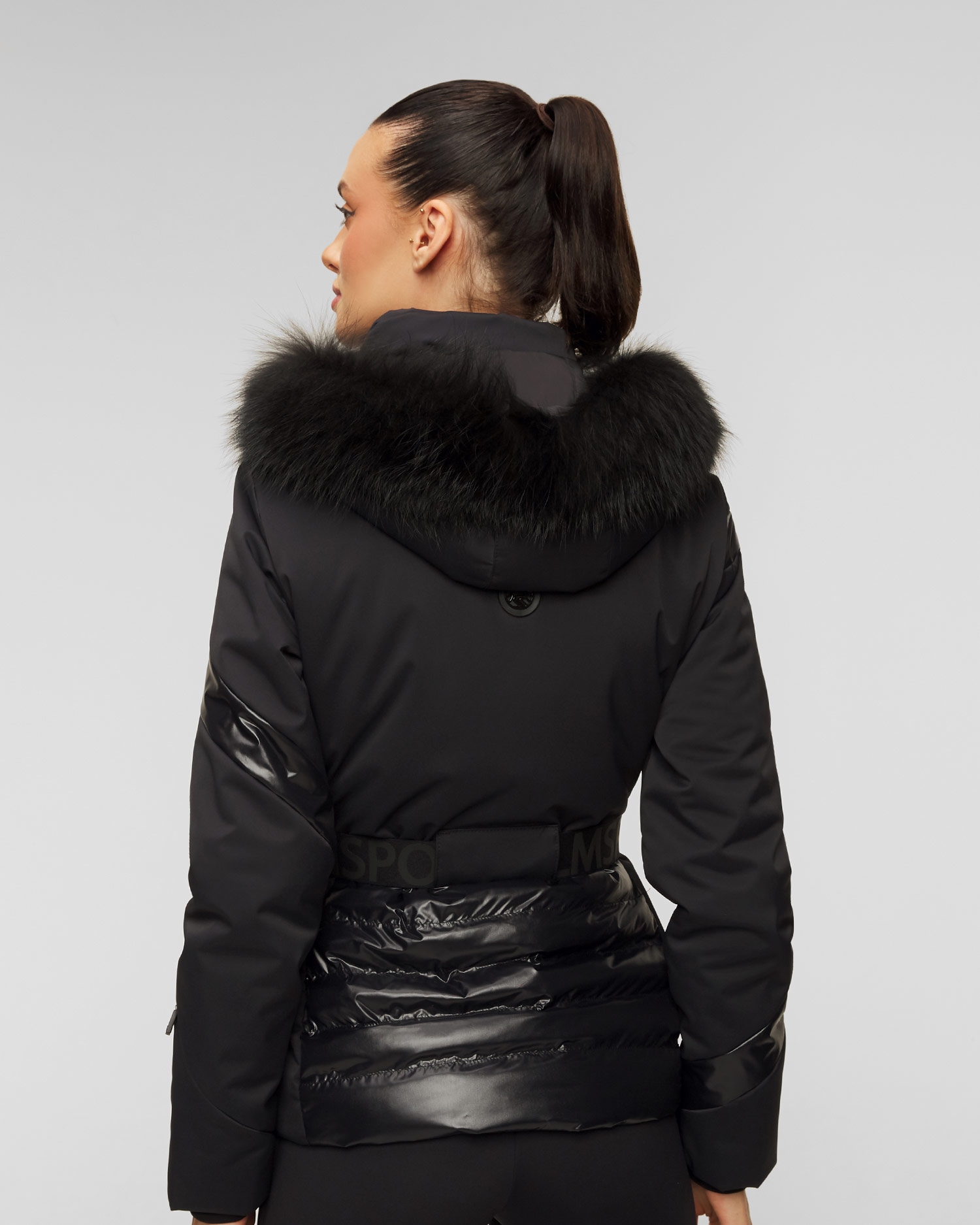 Černá dámská lyžařská bunda s kožíškem a páskem Sportalm