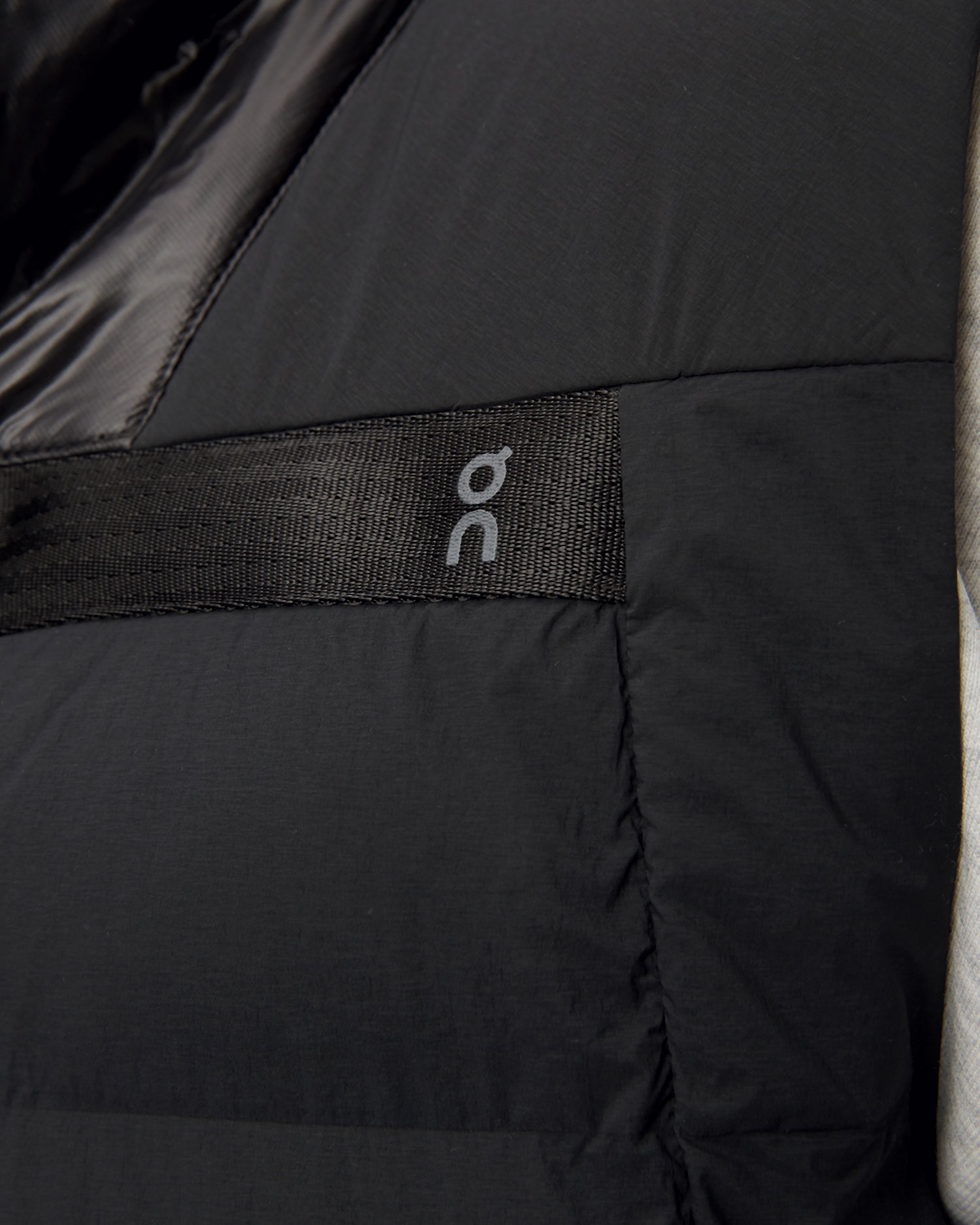 Zateplená pánská vesta On Running Challenger