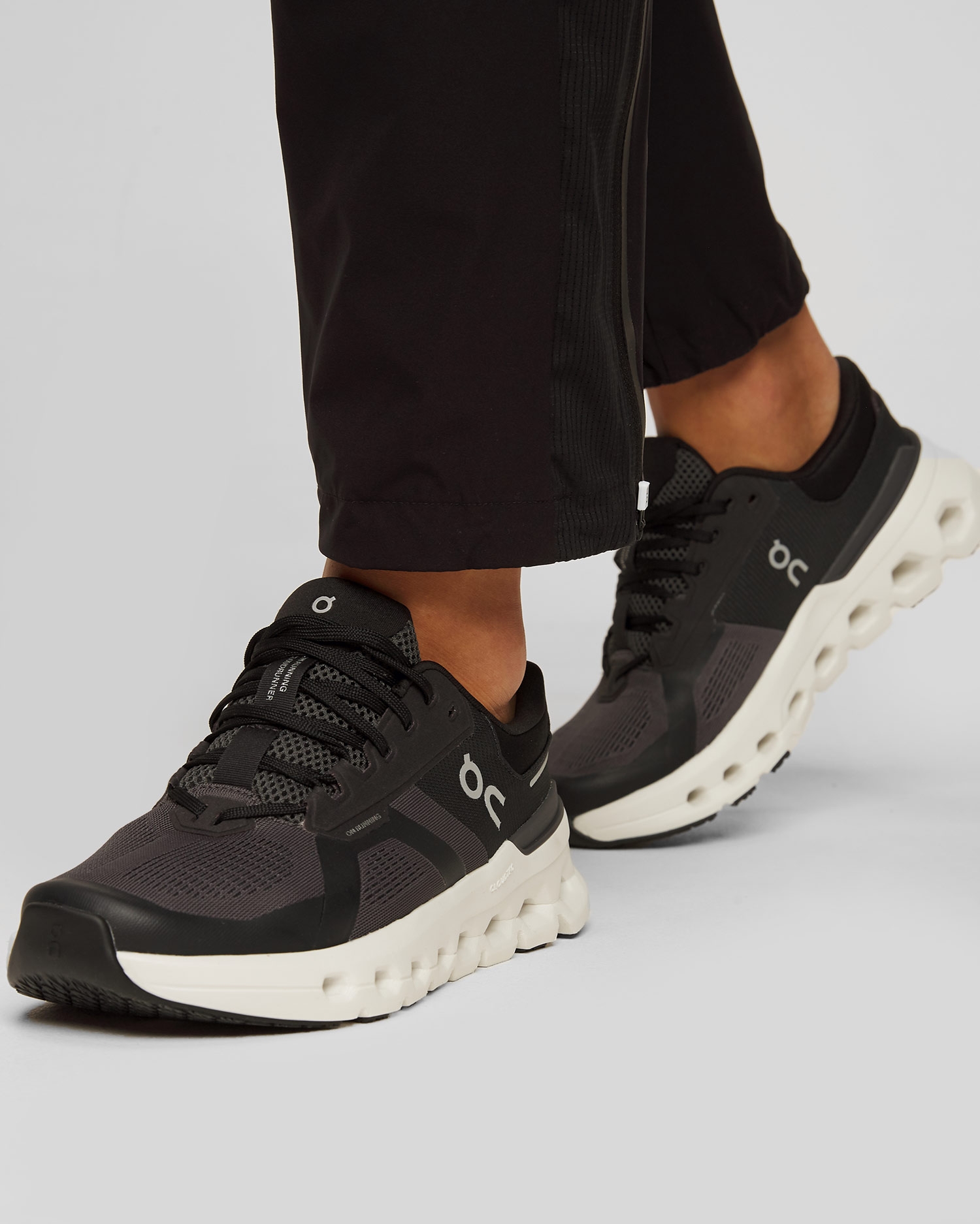 Dámské běžecké boty On Running Cloudrunner 2