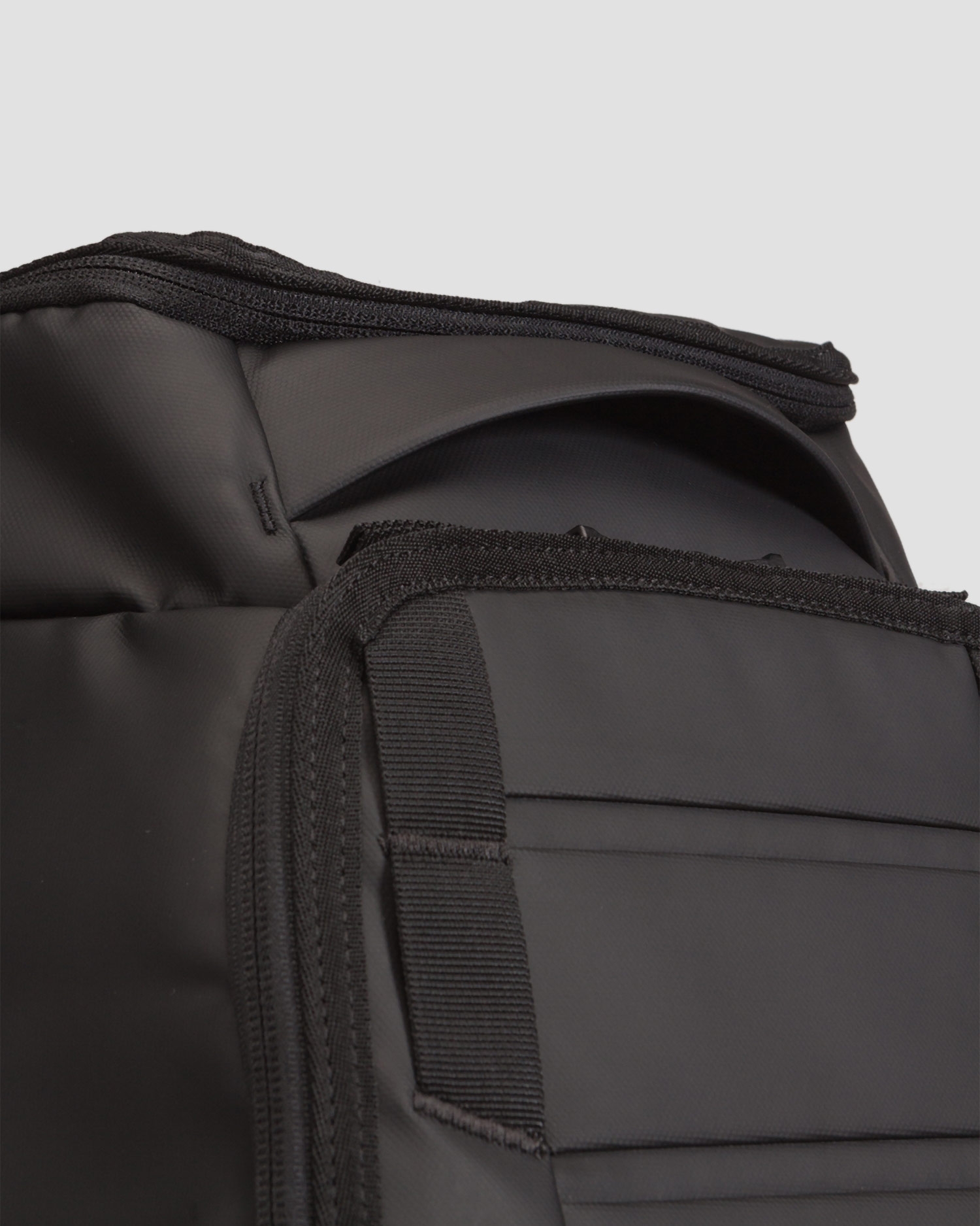 Černý batoh Db Hugger Backpack 30L