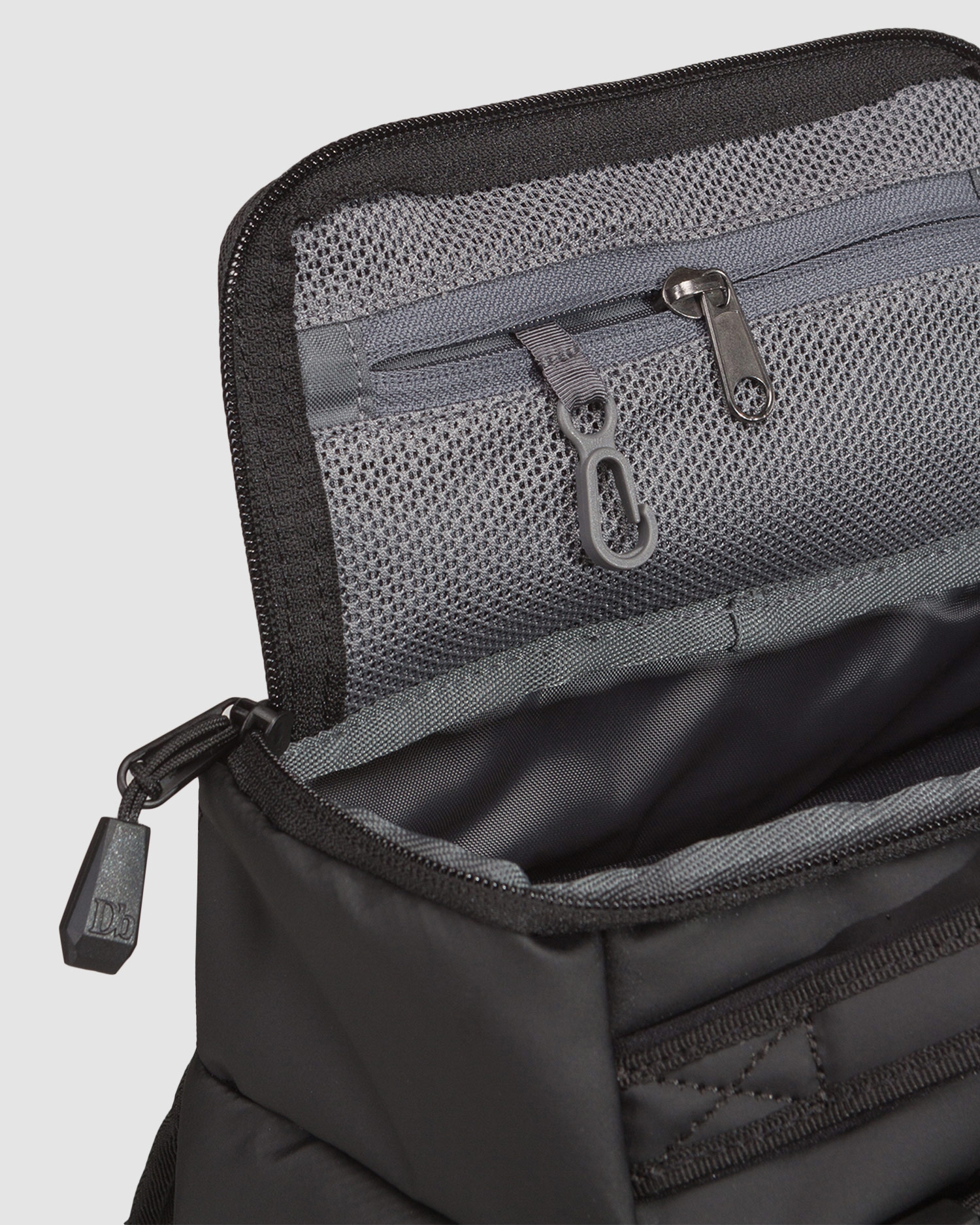 Batoh Db HUGGER BACKPACK 20L