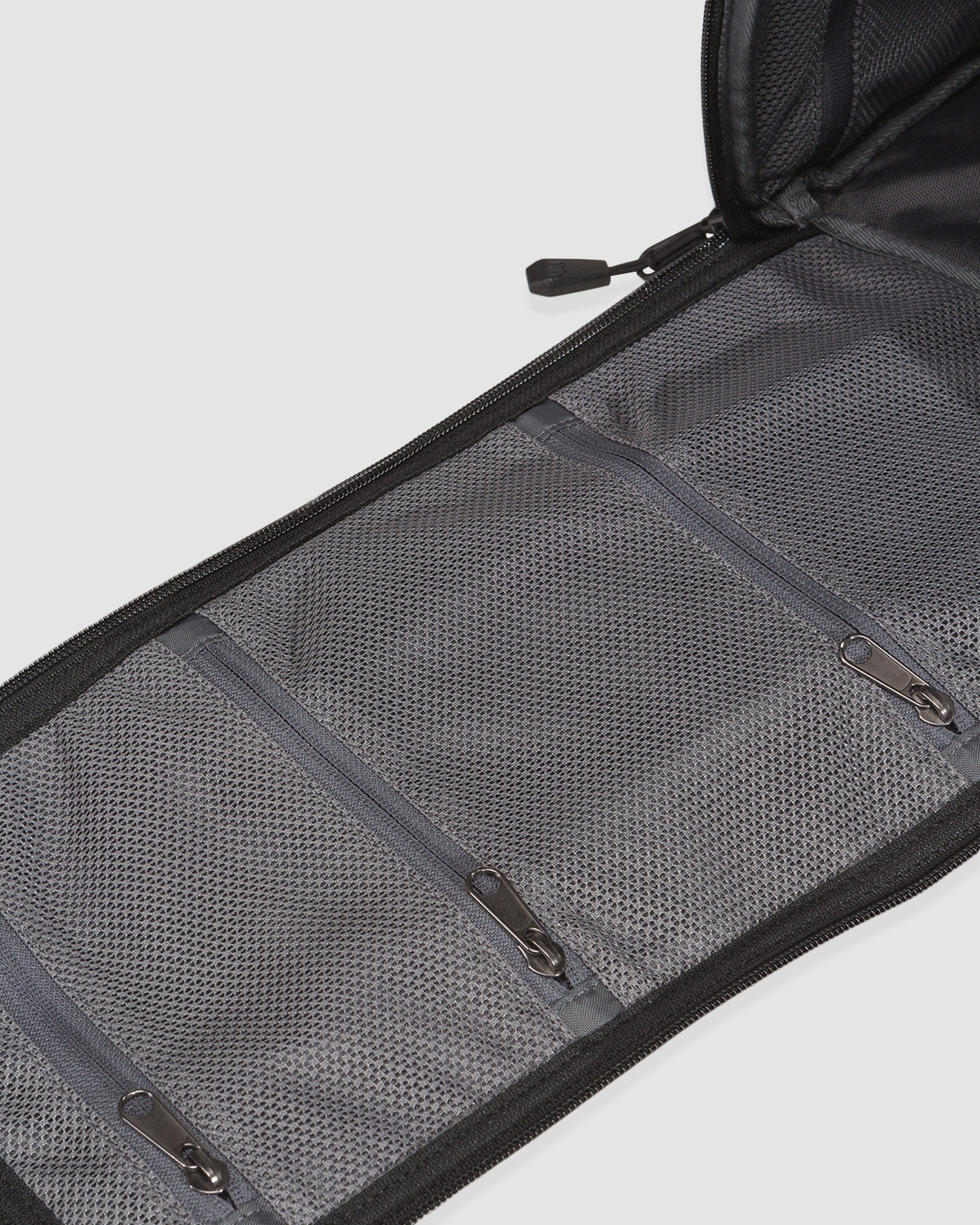 Batoh Db HUGGER BACKPACK 20L