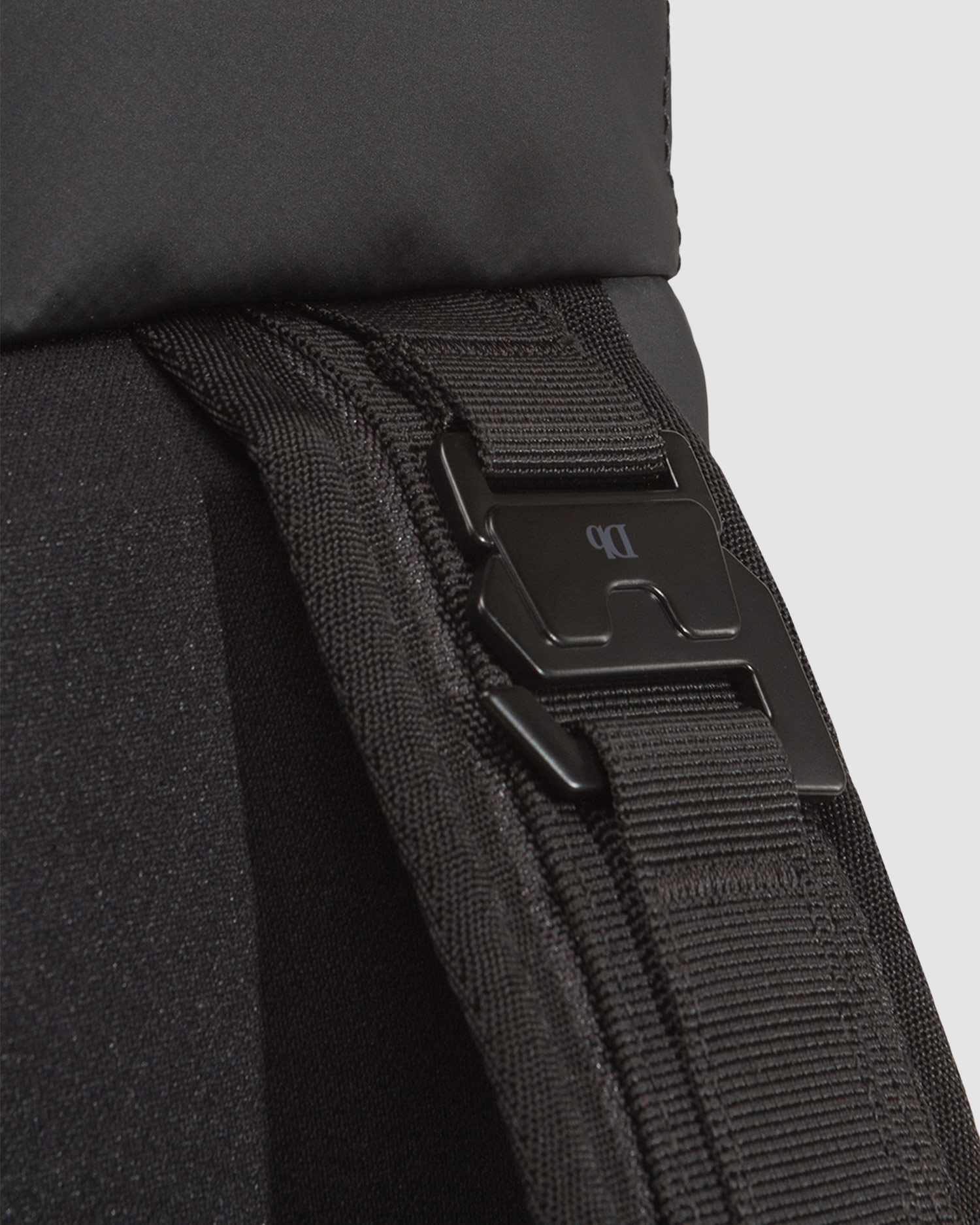 Batoh Db HUGGER BACKPACK 20L