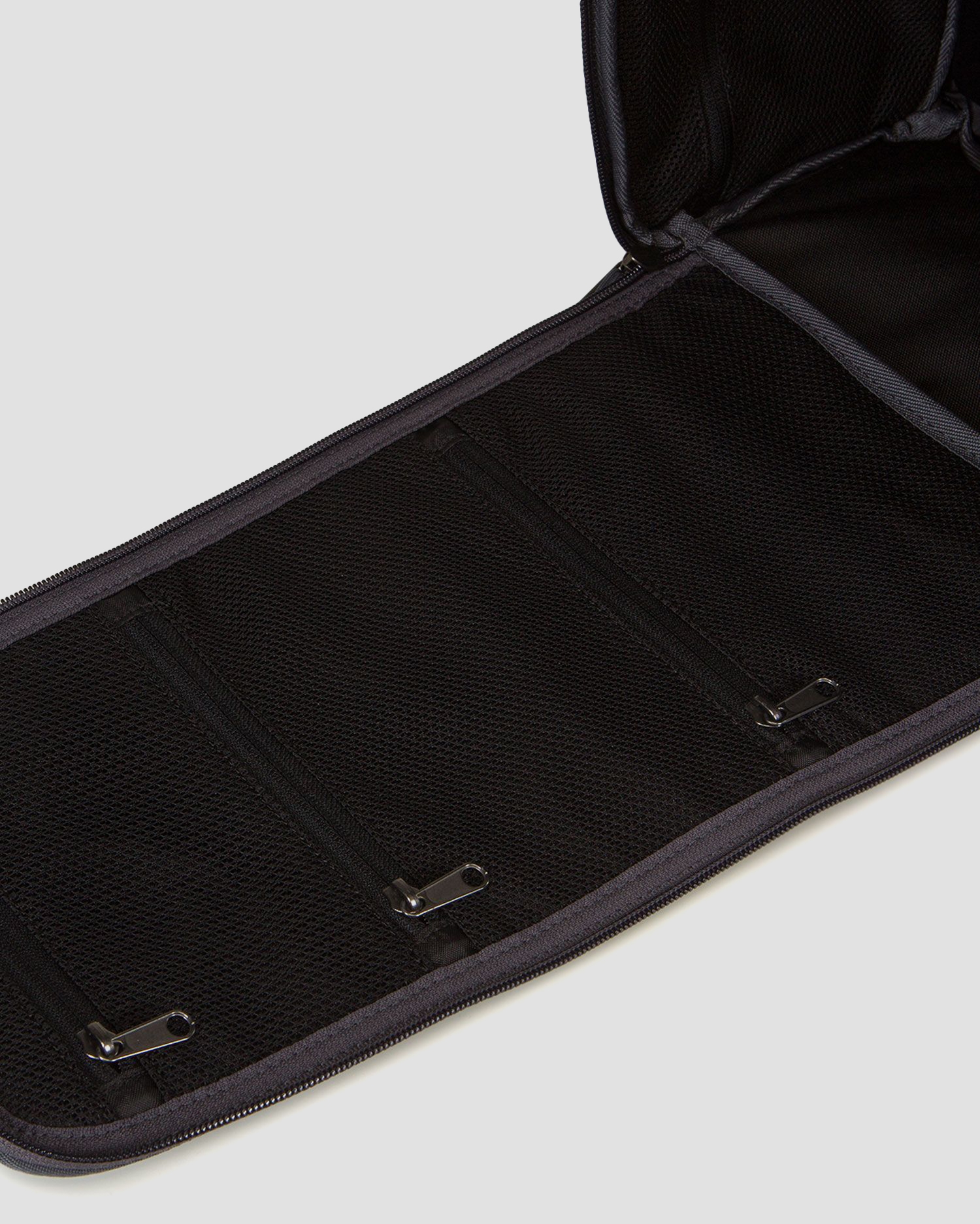 Batoh Db HUGGER BACKPACK 20L