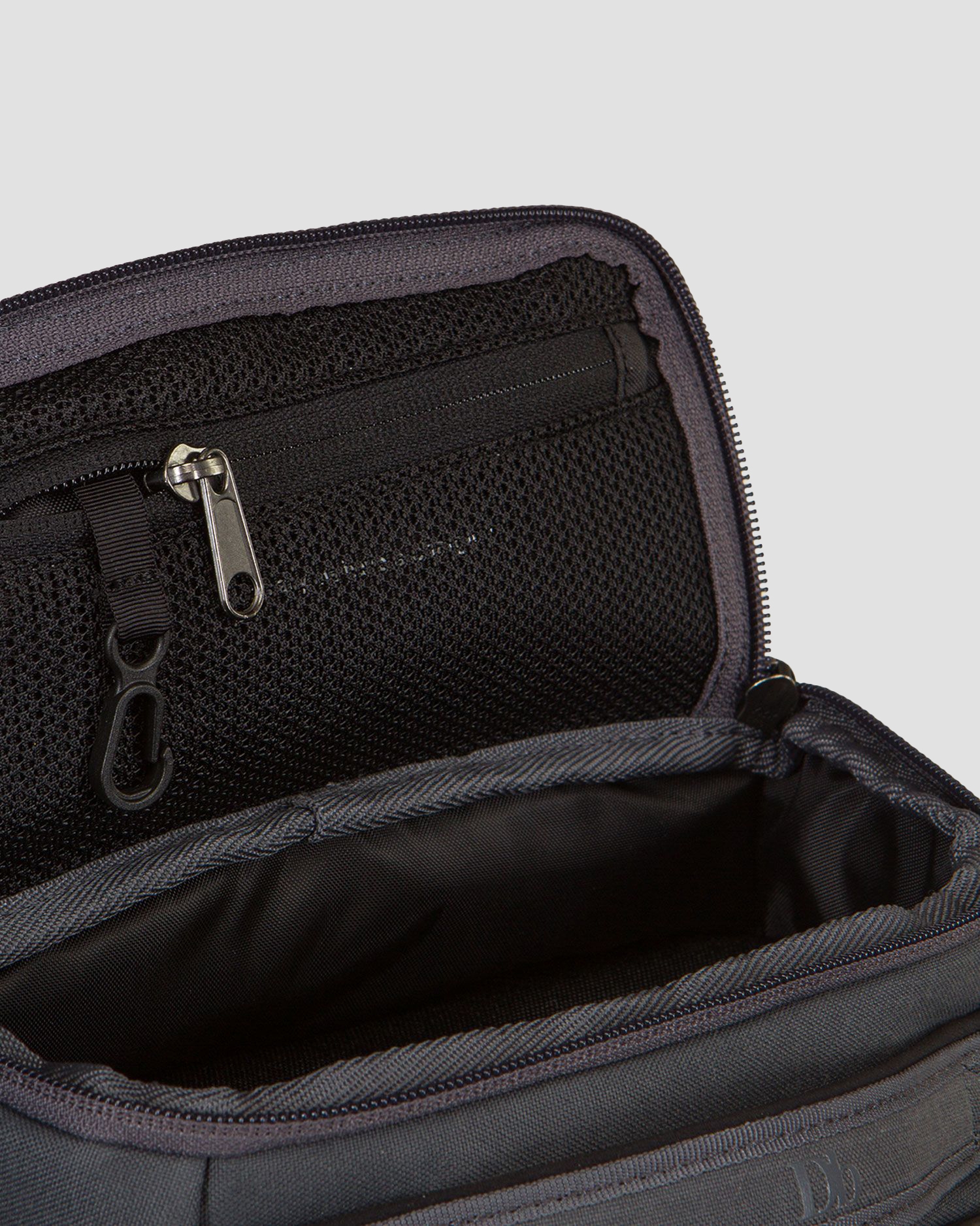 Batoh Db HUGGER BACKPACK 20L