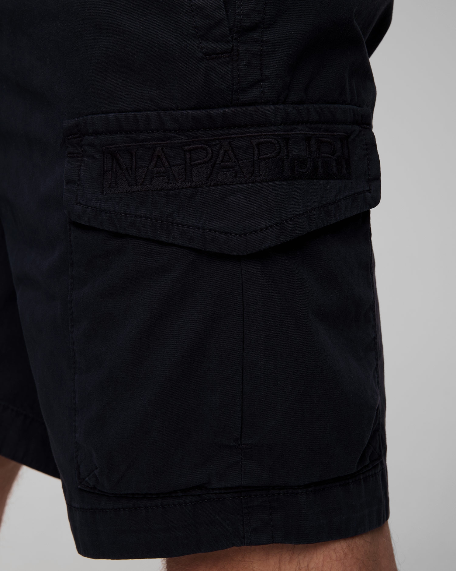 Tmavě modré pánské šortky Napapijri N-Deline