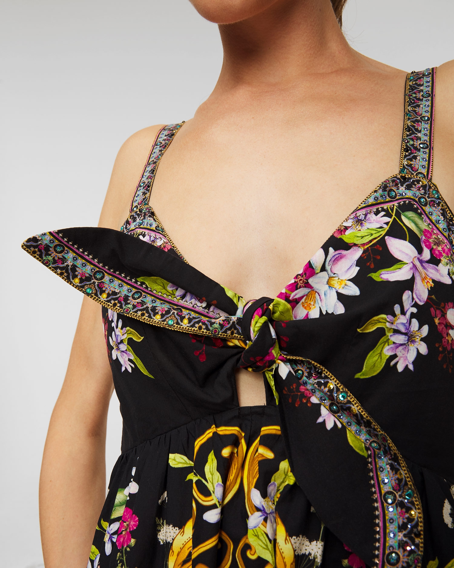 Šaty s převazováním Camilla