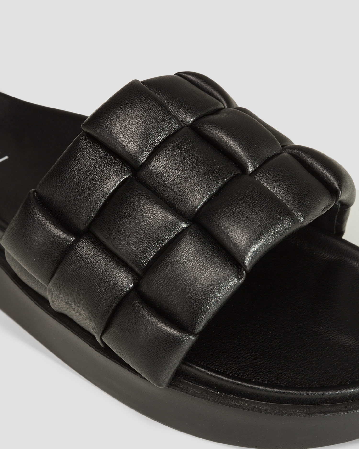 Pantofle Inuikii Braided Vegan