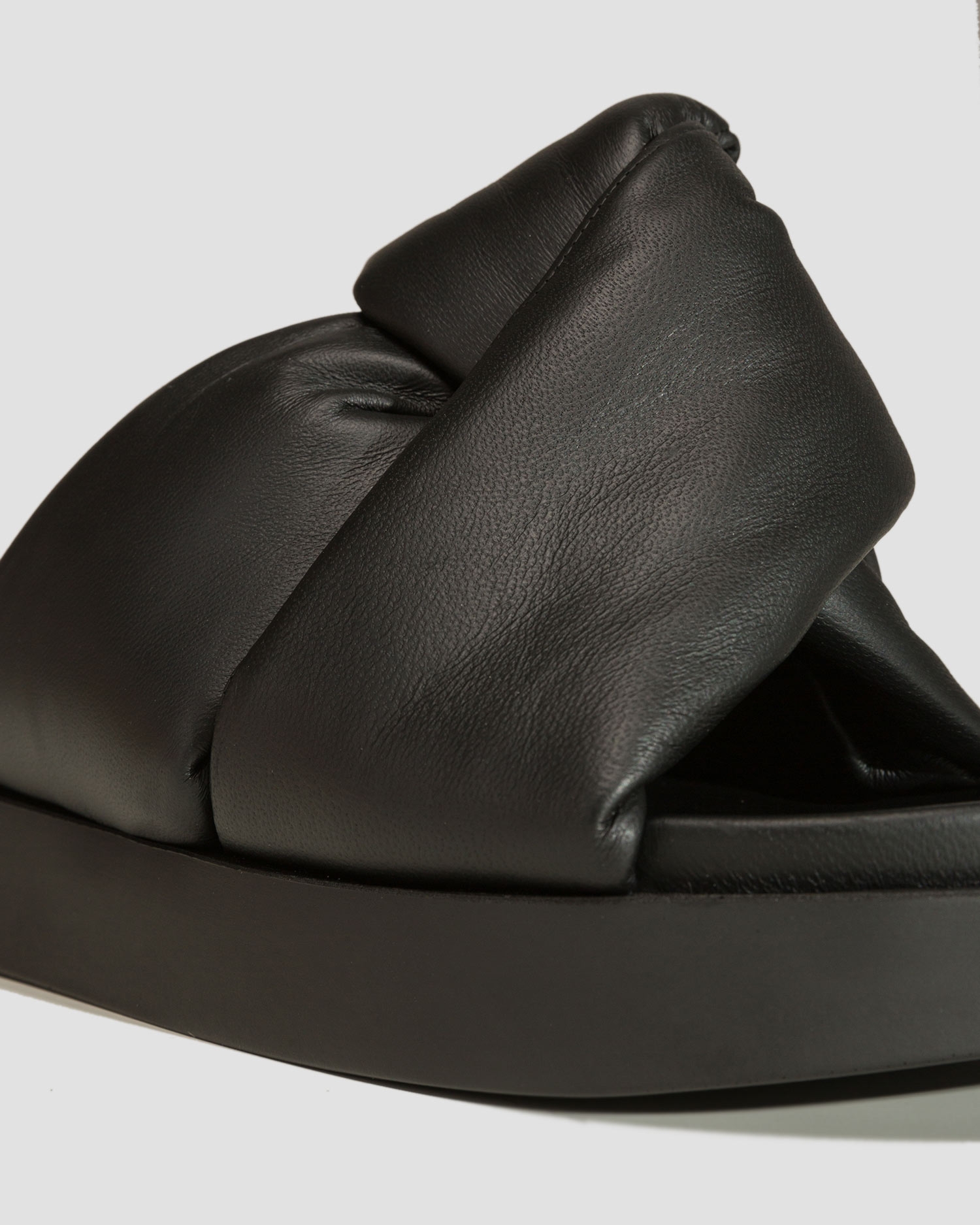 Černé dámské pantofle Inuikii Soft Crossed