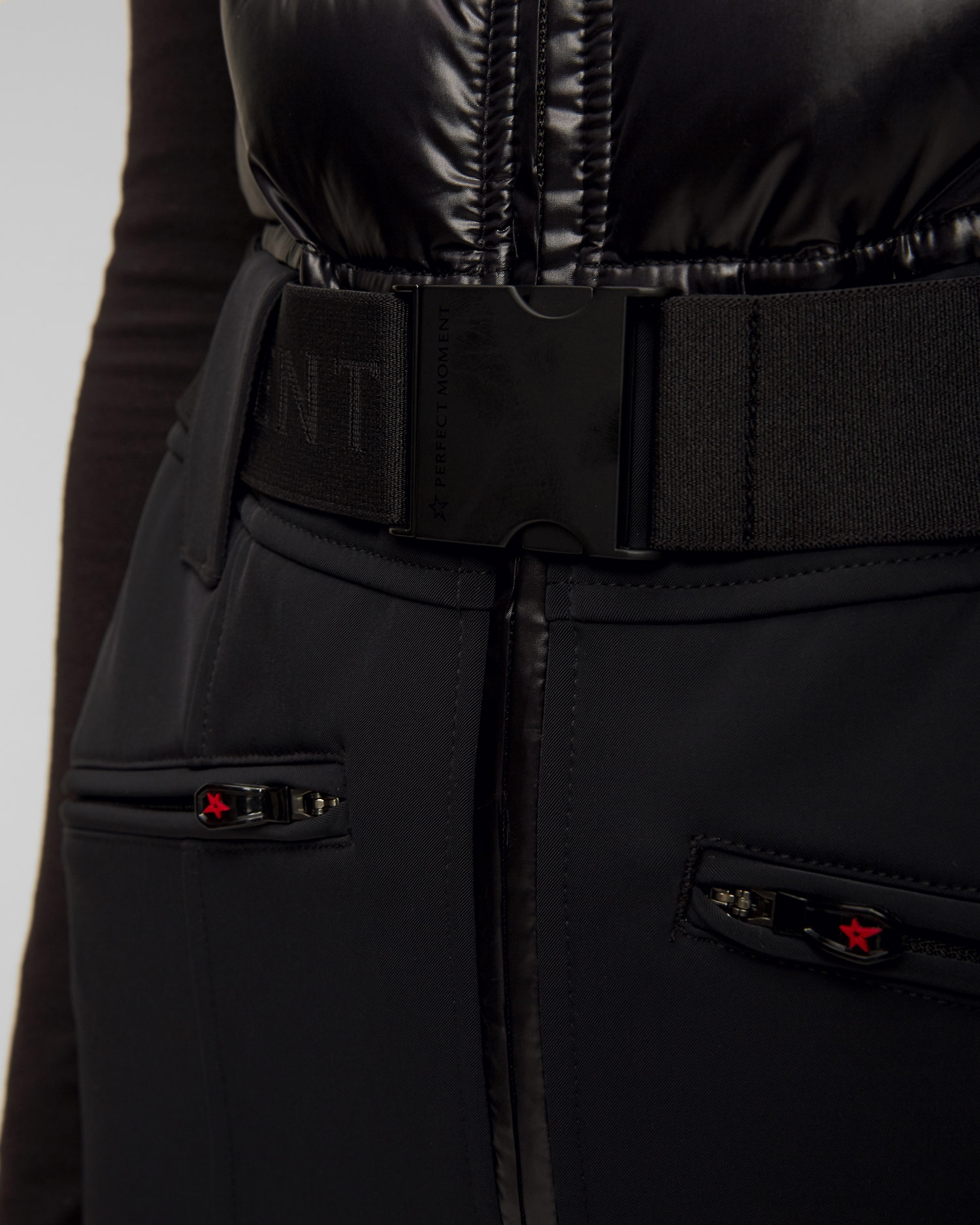 Černá dámská lyžařská kombinéza bez rukávů Perfect Moment Super Star