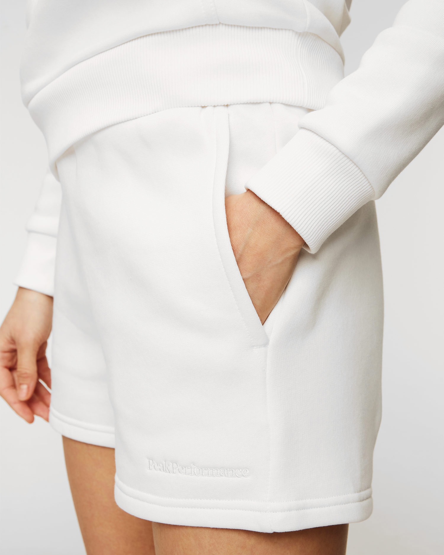 Teplákové kraťasy Peak Performance Original Small Logo Shorts