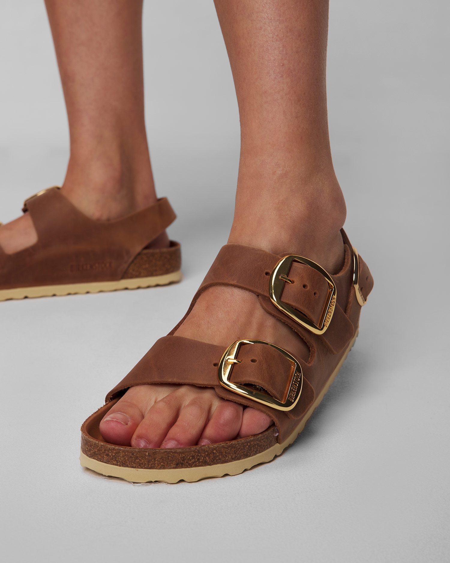 Hnědé dámské sandále Birkenstock Milano Big Buckle Oiled Leather Narrow