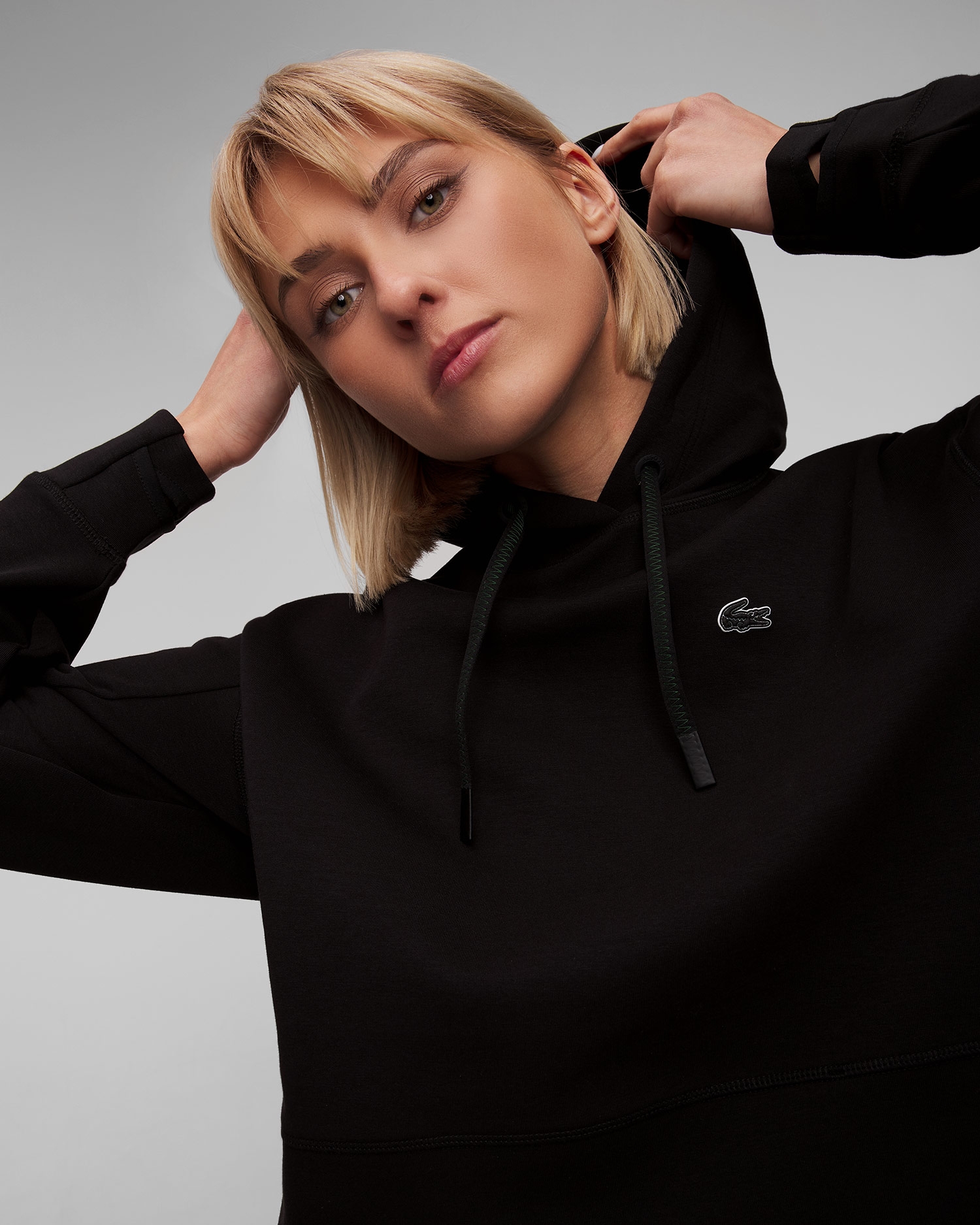 Černá krátká dámská mikina s kapucou Lacoste SF0281