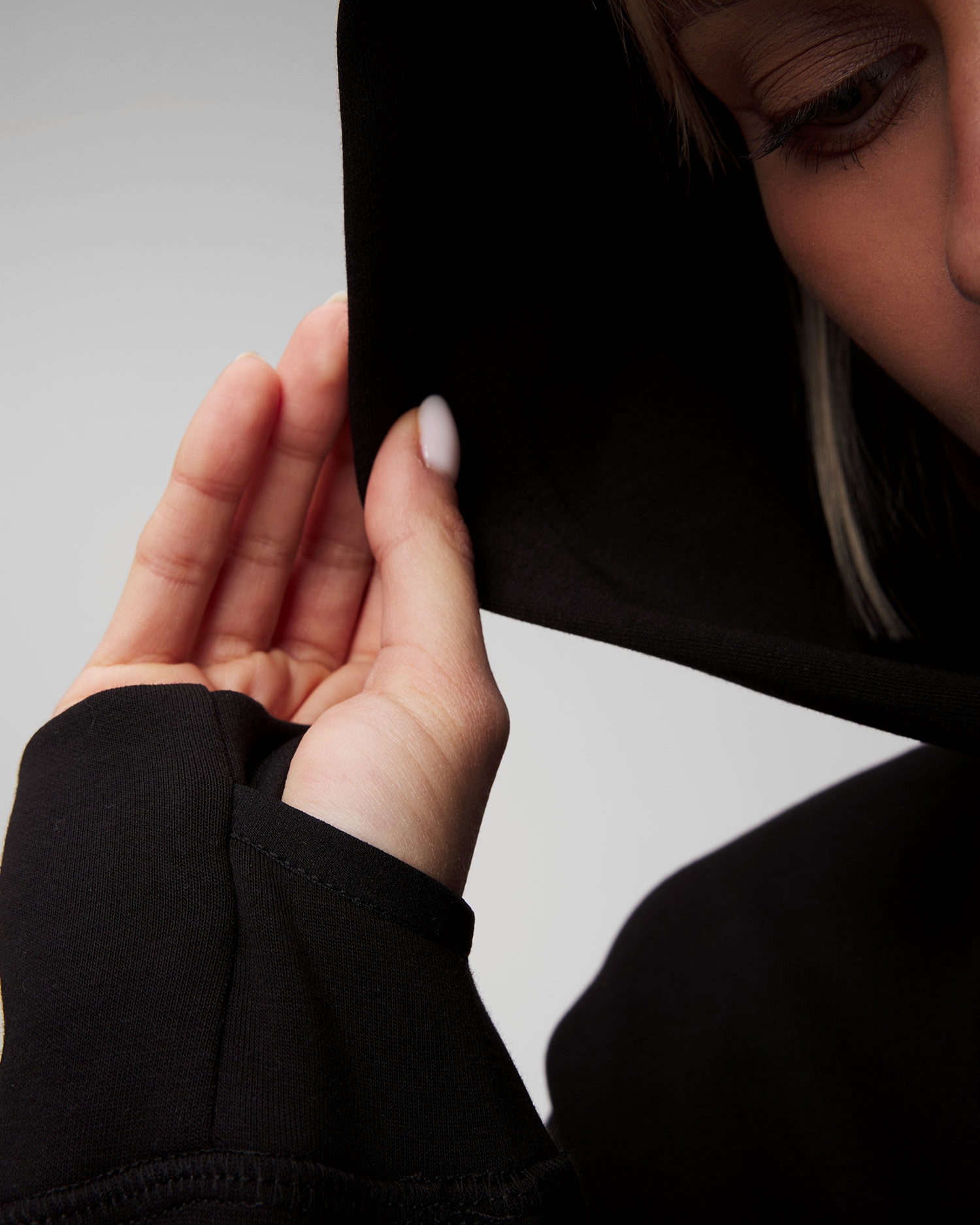 Černá krátká dámská mikina s kapucou Lacoste SF0281