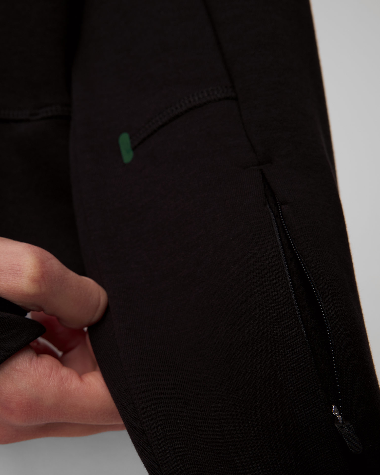 Černá krátká dámská mikina s kapucou Lacoste SF0281