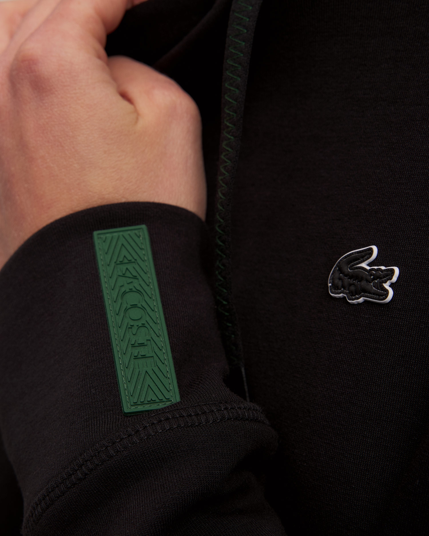 Černá krátká dámská mikina s kapucou Lacoste SF0281