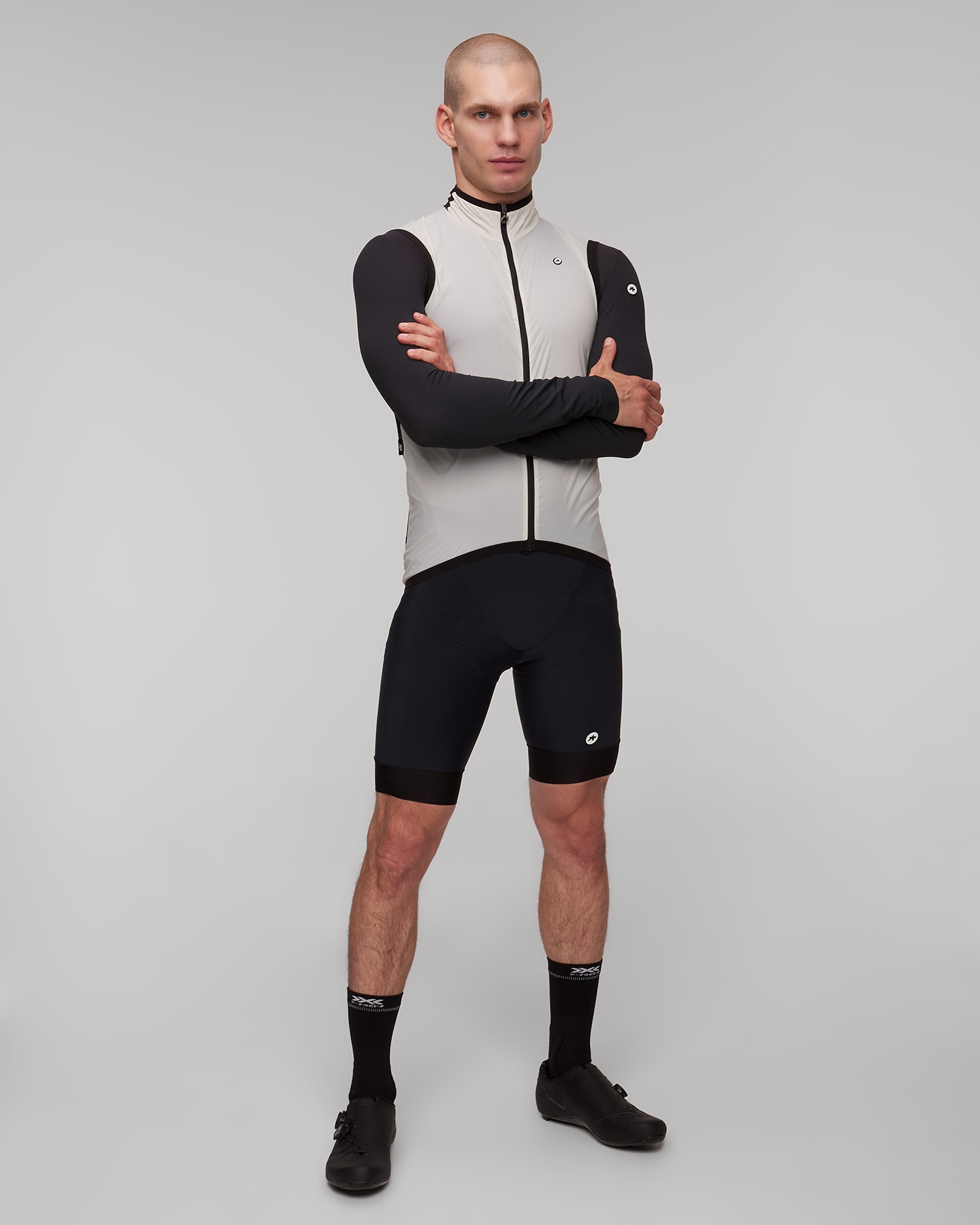 Šedá pánská cyklistická vesta Assos Mille Gt Wind Vest C2