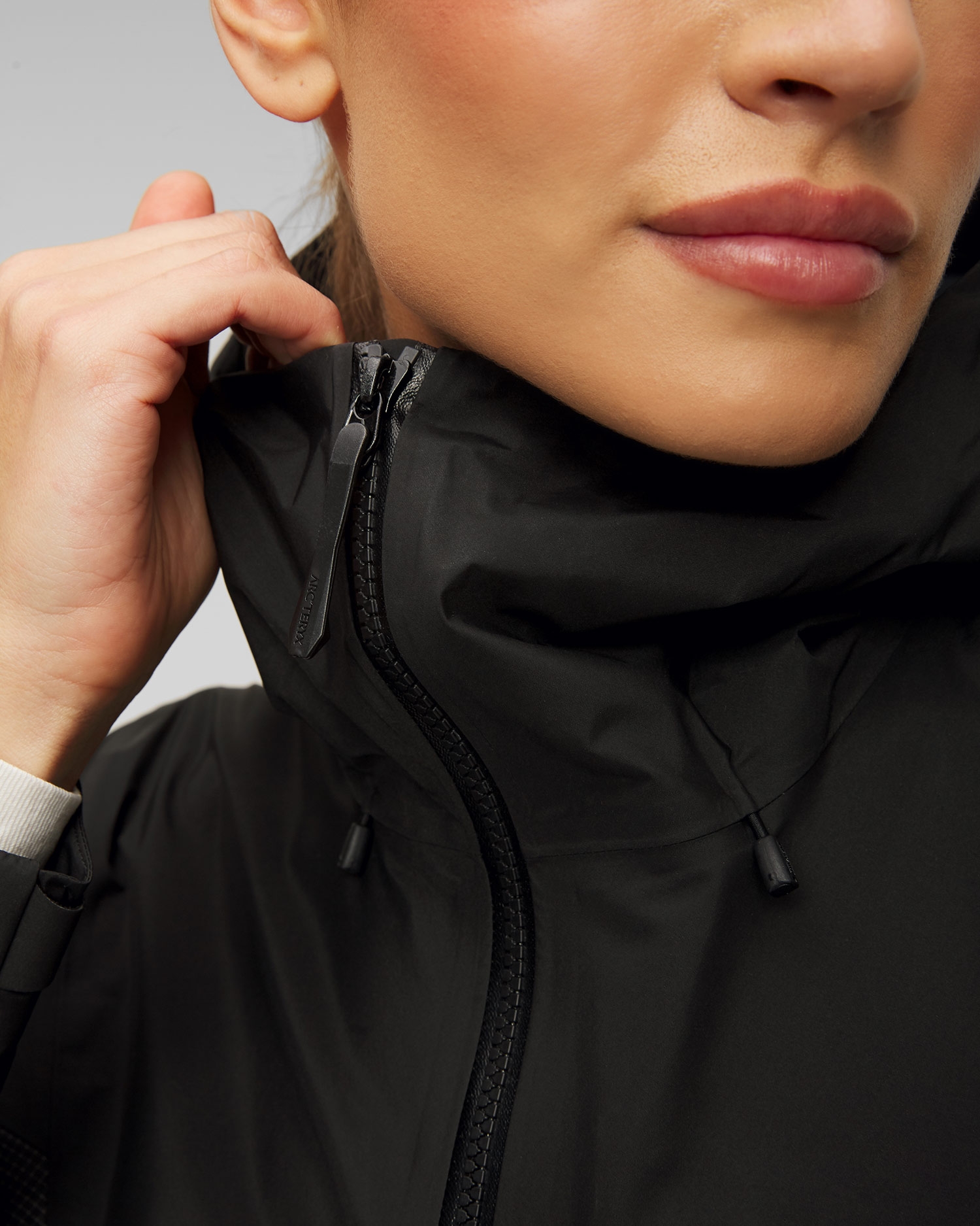 Černá dámská hardshell bunda Arcteryx Alpha