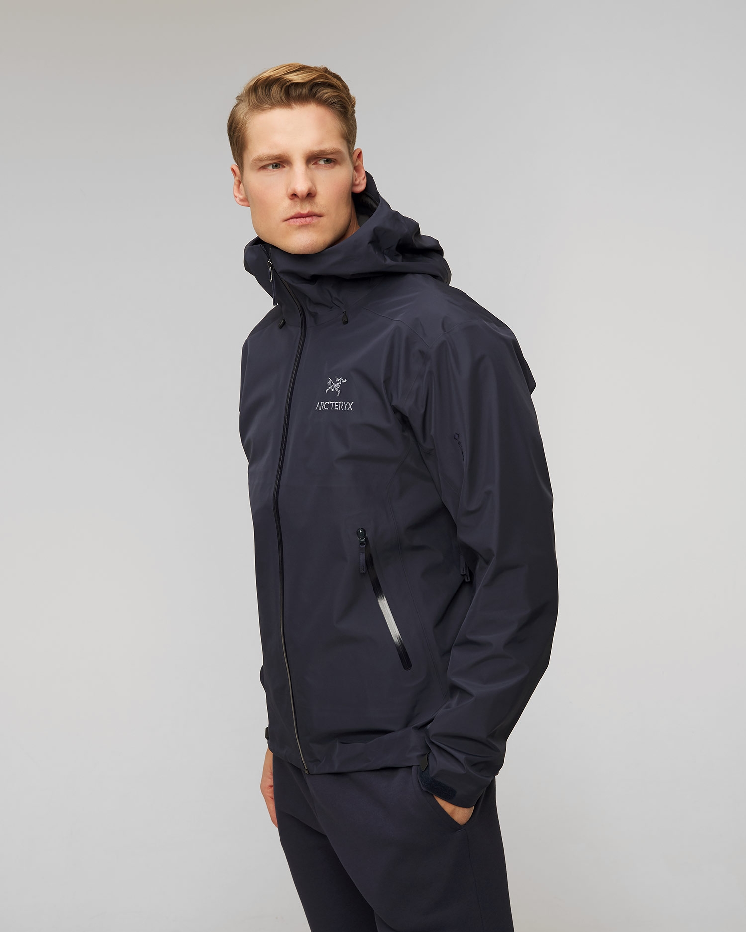 Tmavě modrá pánská hardshell bunda Arcteryx Beta LT