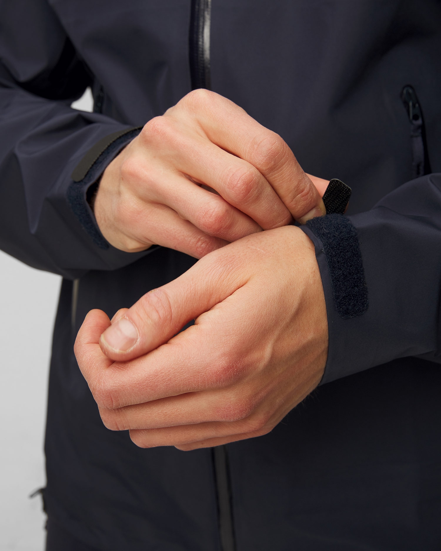 Tmavě modrá pánská hardshell bunda Arcteryx Beta LT