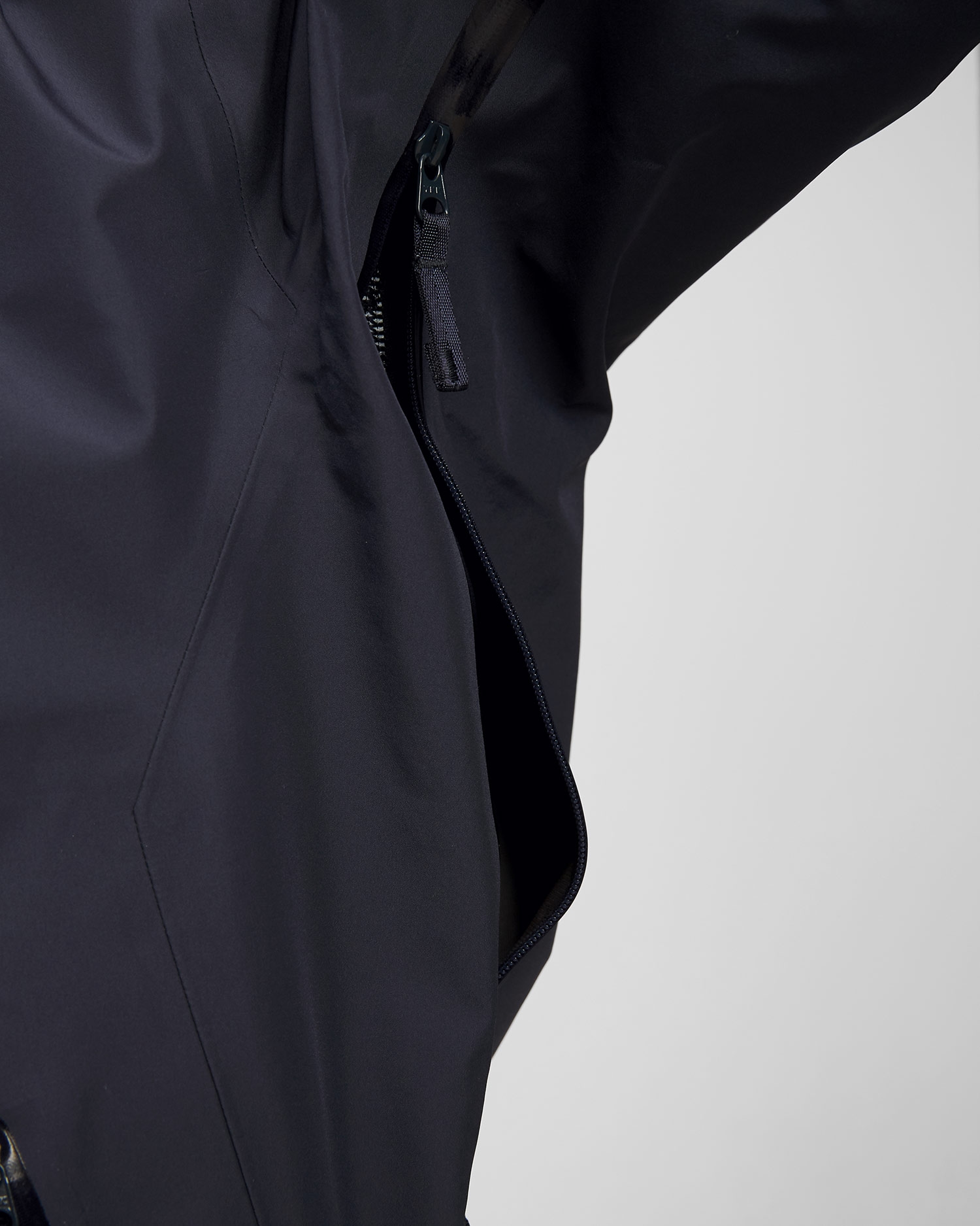 Tmavě modrá pánská hardshell bunda Arcteryx Beta LT