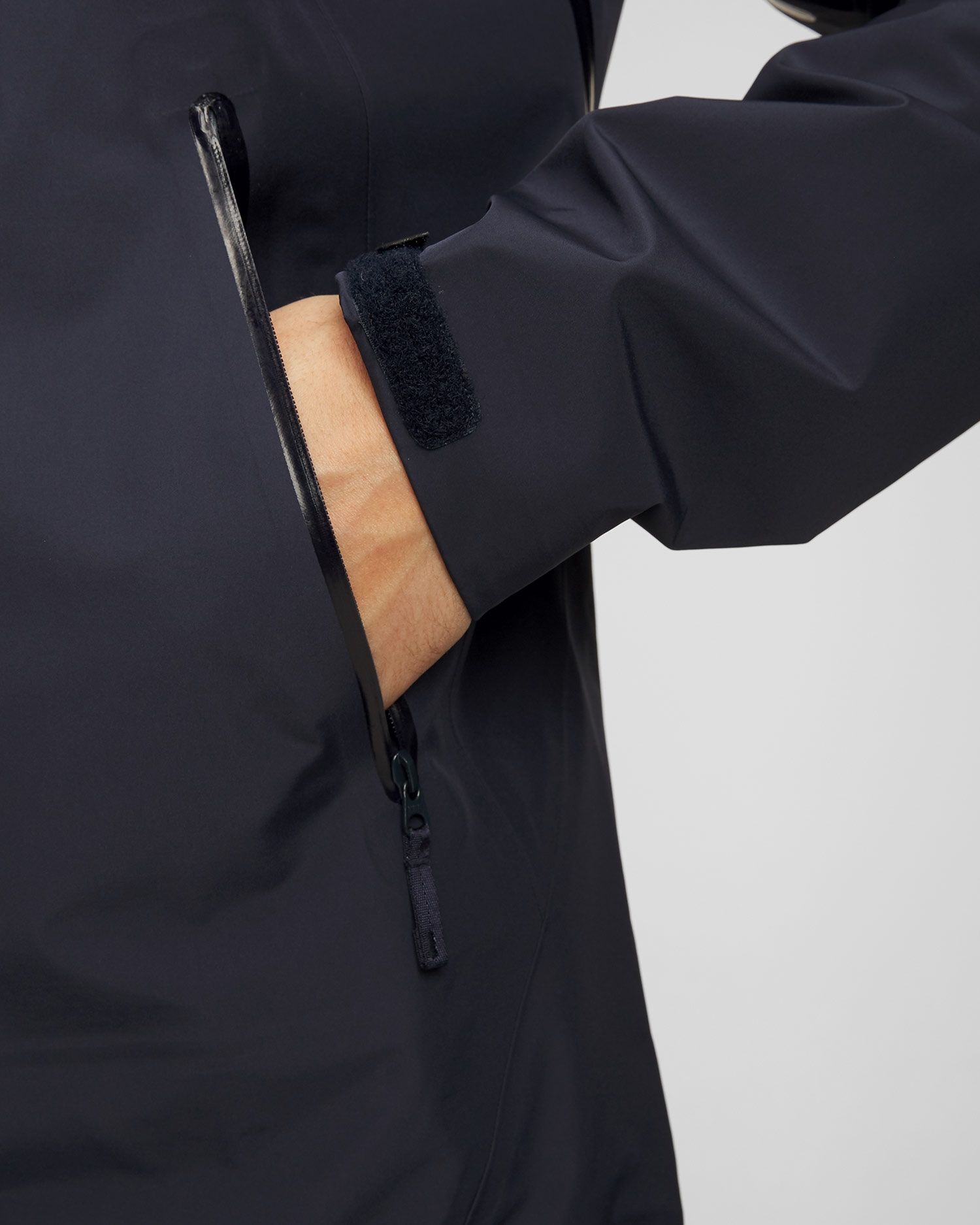 Tmavě modrá pánská hardshell bunda Arcteryx Beta LT