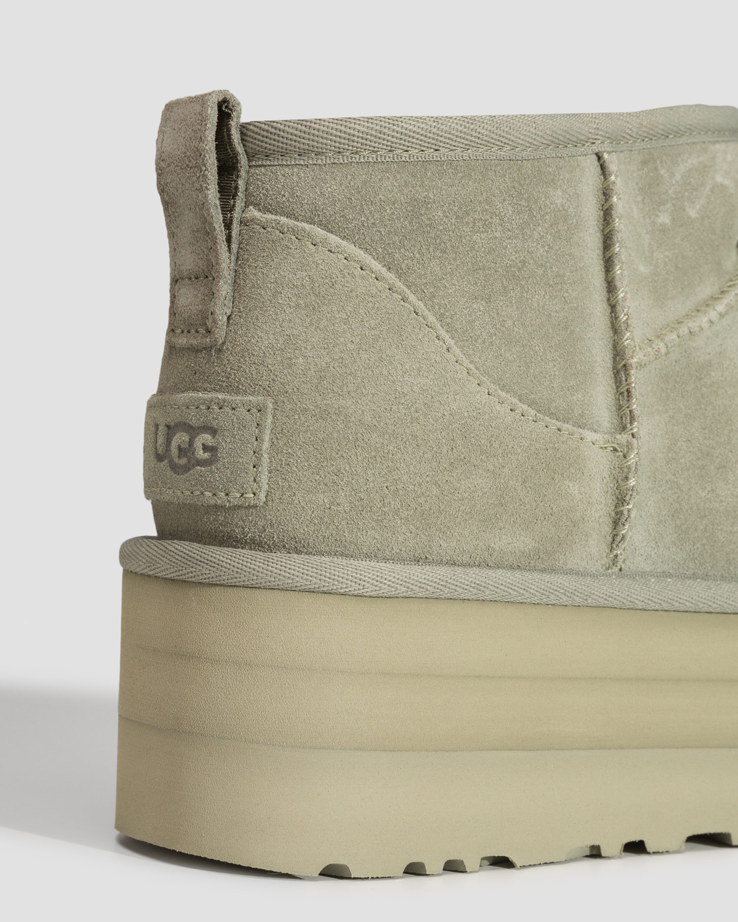 Dámské boty z ovčí kůže UGG Classic Ultra Mini Platform
