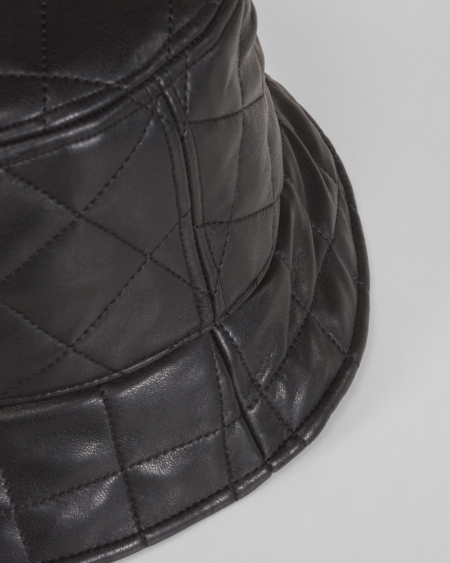 Klobouk STAND STUDIO VIDA QUILT BUCKET HAT