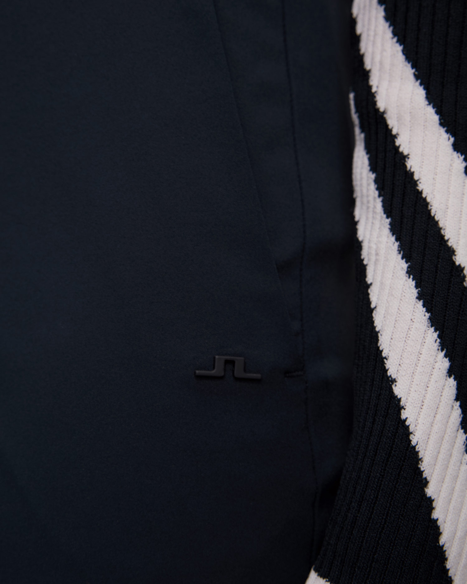 Tmavě modré dámské kraťasy J.Lindeberg Gwen