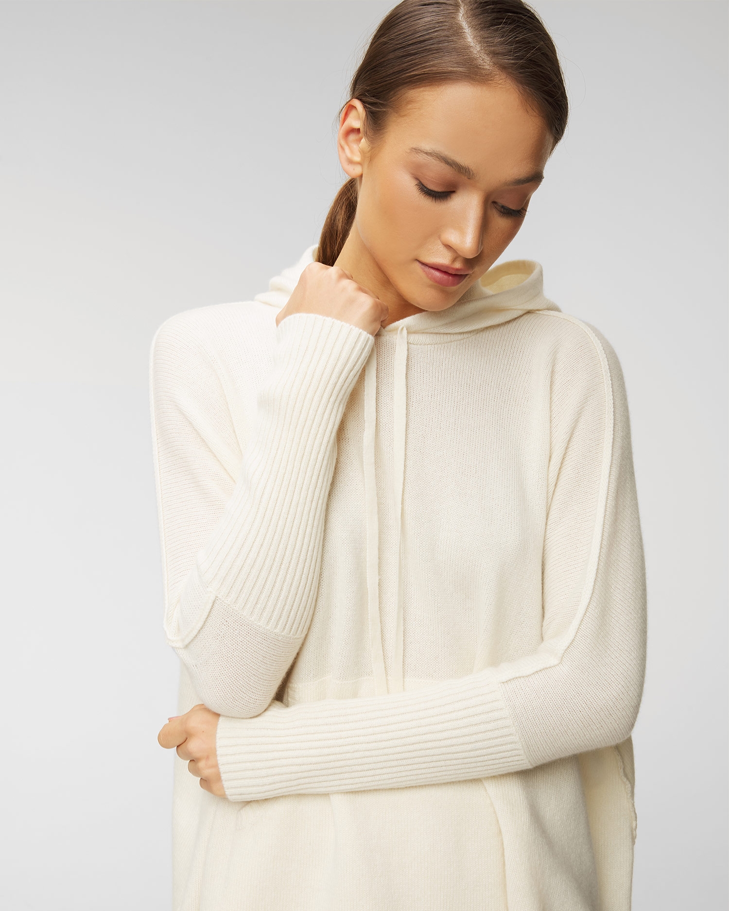 Bílý dámský kašmírový svetr s kapucou Kujten Reena