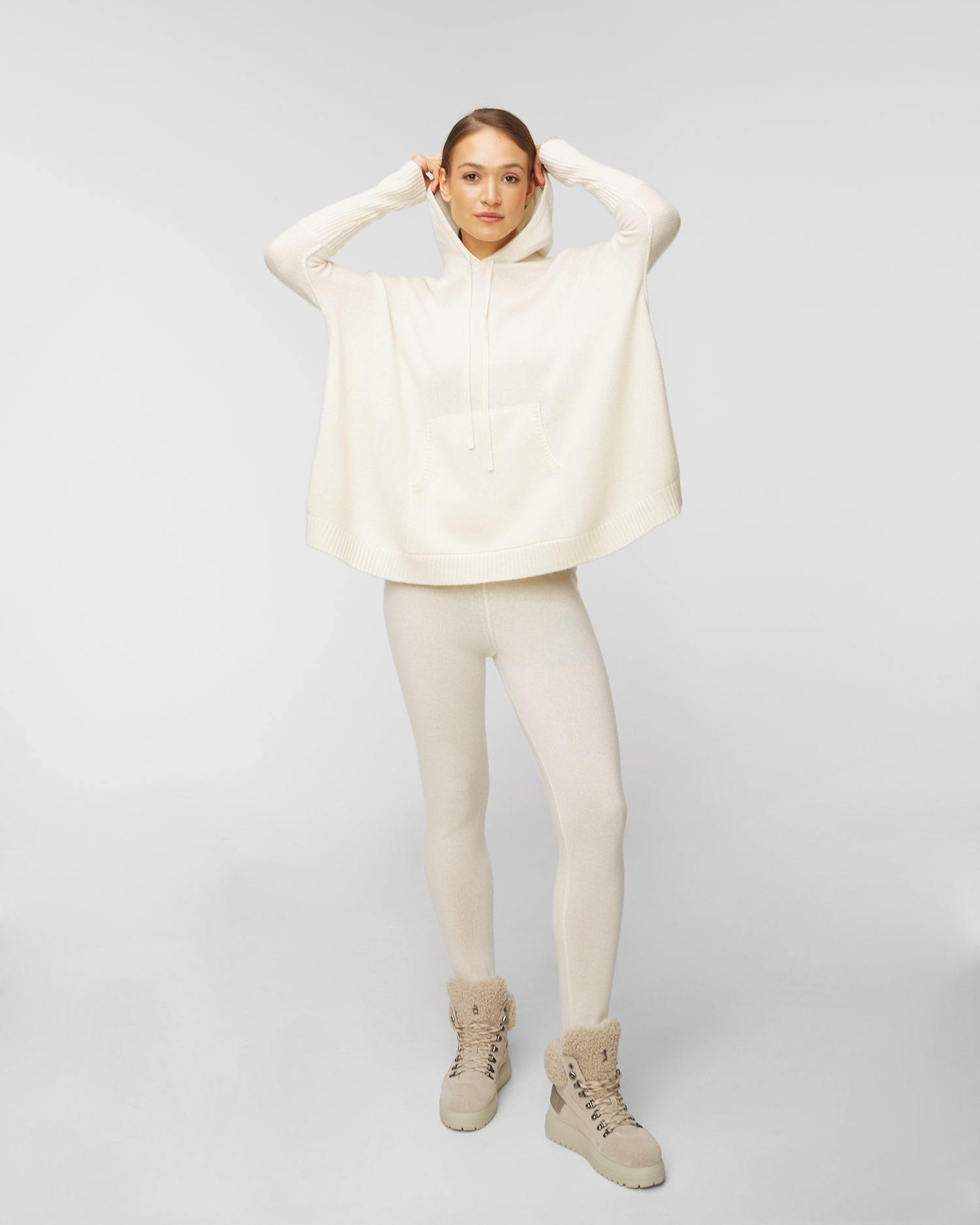 Bílý dámský kašmírový svetr s kapucou Kujten Reena