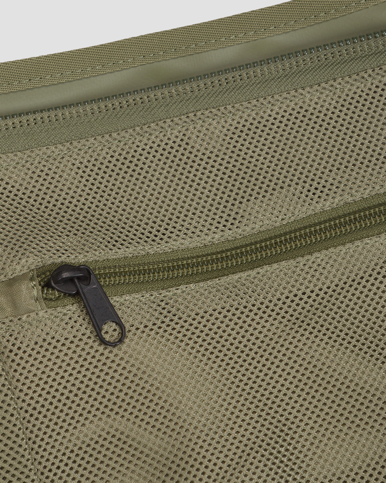 Zelené cestovní zavazadlo s funkcí 2 v 1 Thule Chasm Duffel Bag 40L 