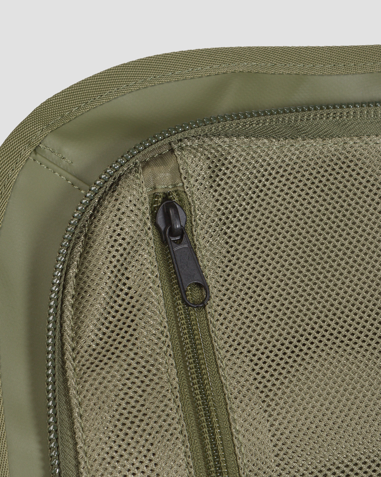 Zelené cestovní zavazadlo s funkcí 2 v 1 Thule Chasm Duffel Bag 40L 