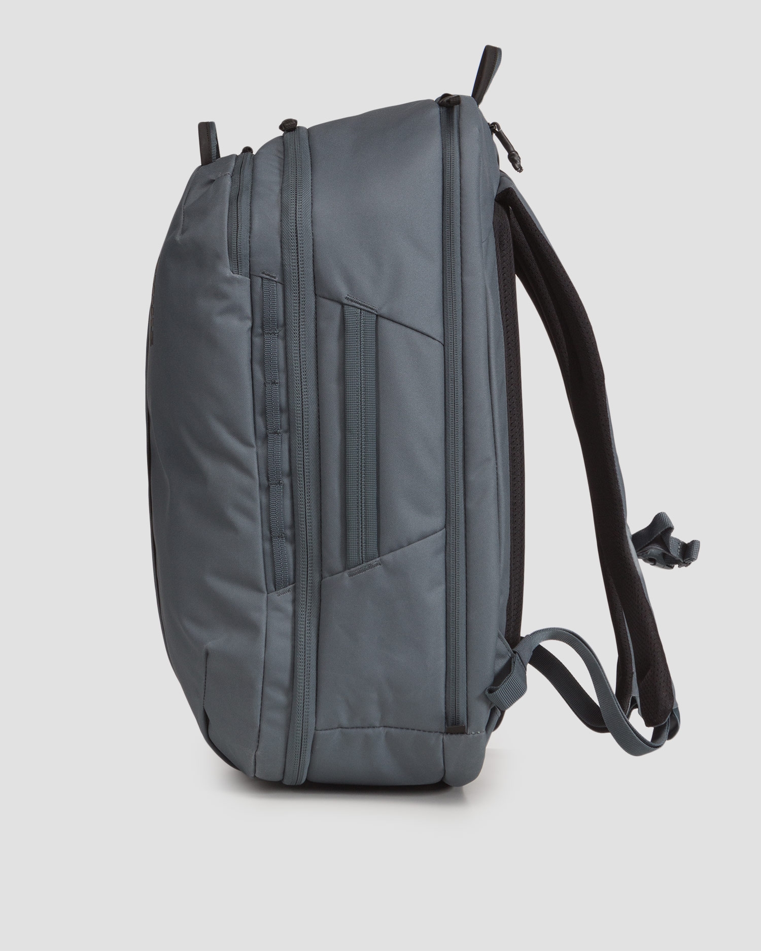 Šedý batoh Thule Aion Travel Backpack 40L