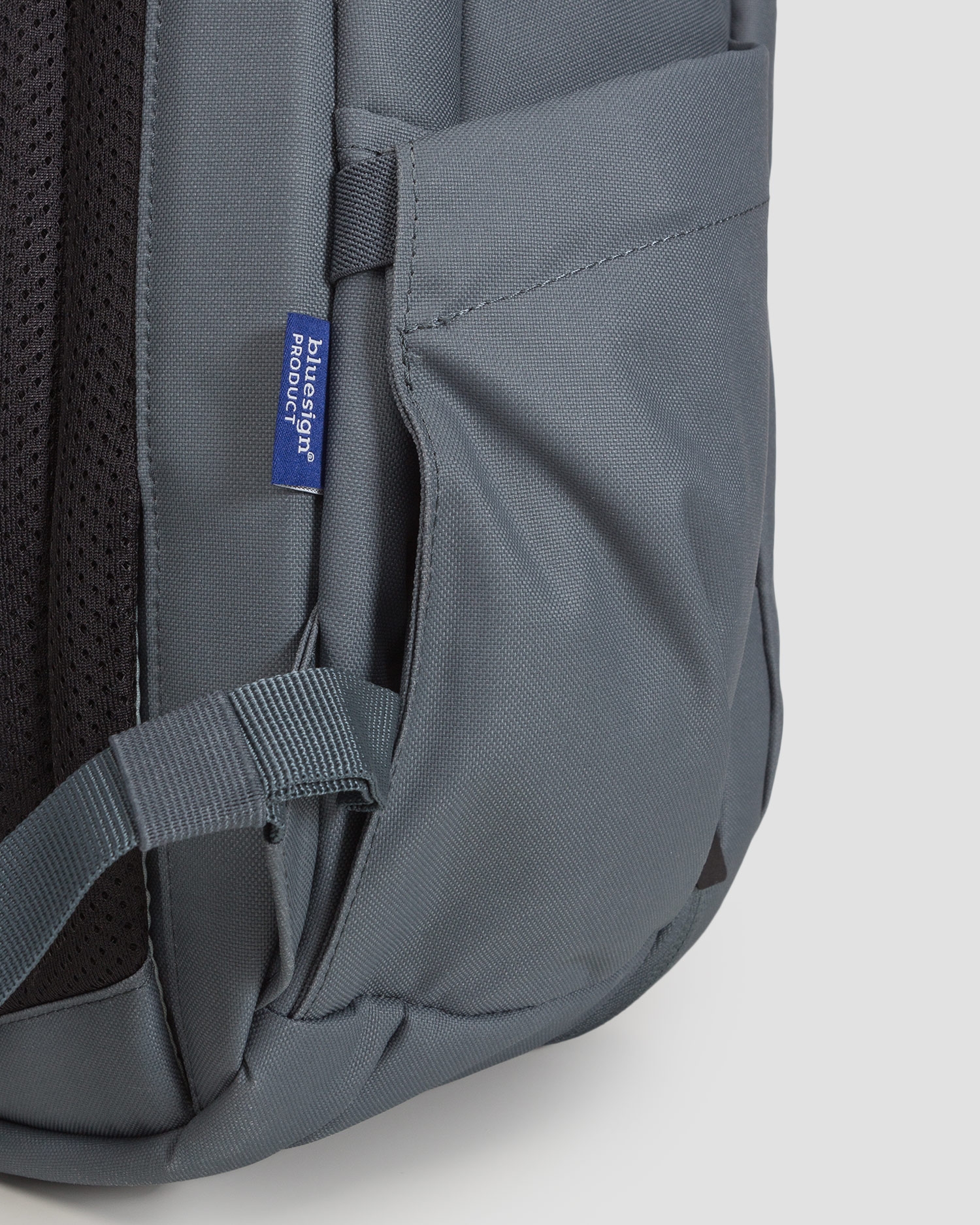 Šedý batoh Thule Aion Travel Backpack 40L