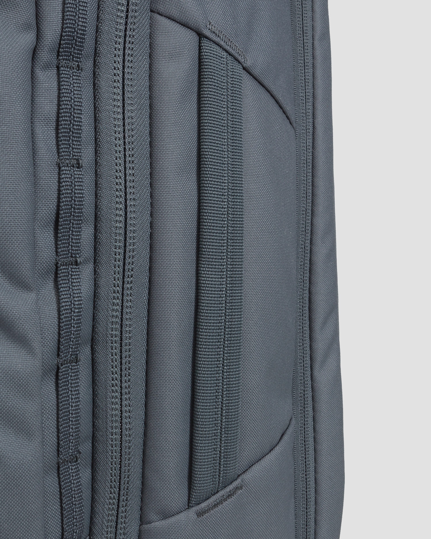 Šedý batoh Thule Aion Travel Backpack 40L