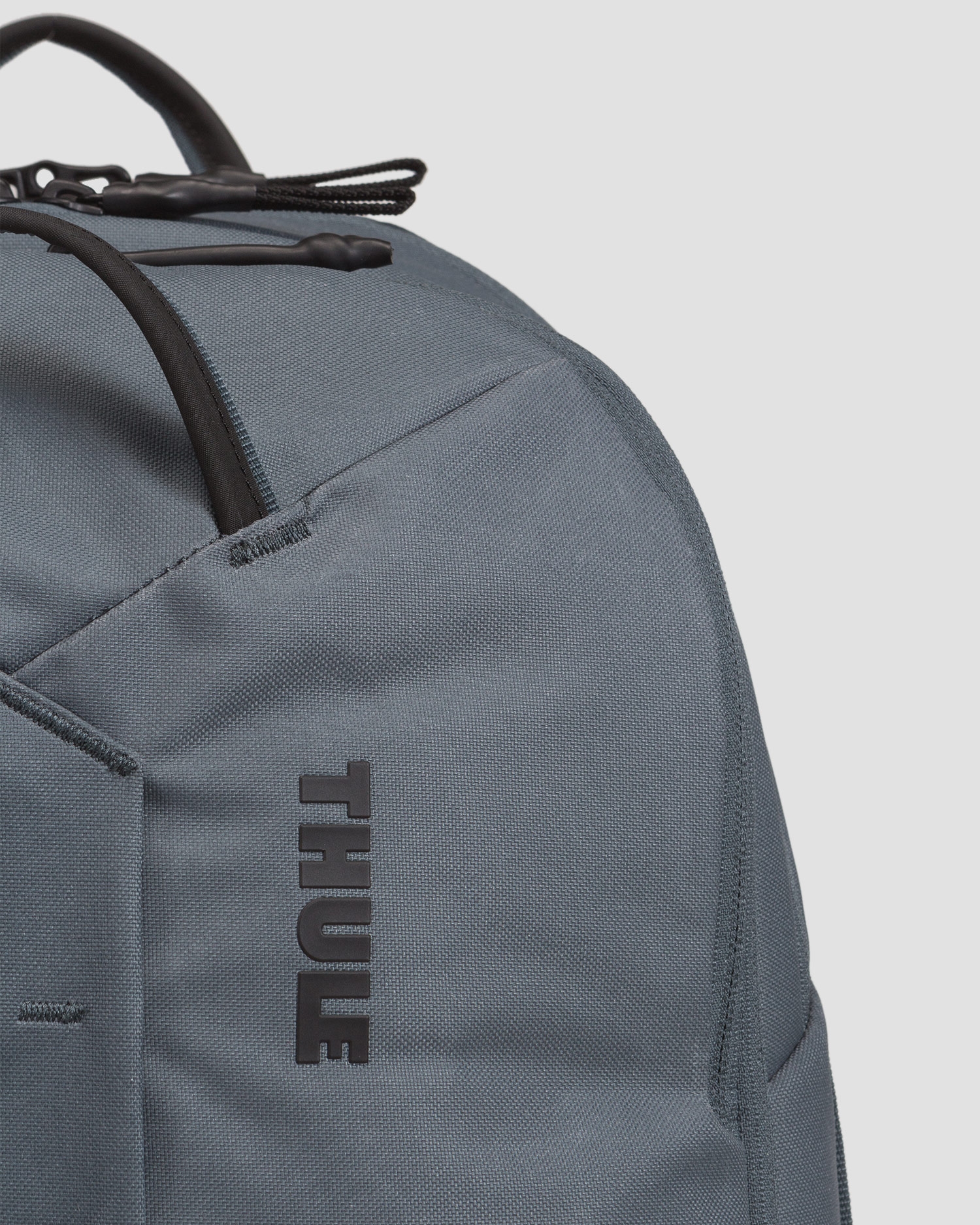 Šedý batoh Thule Aion Travel Backpack 28L