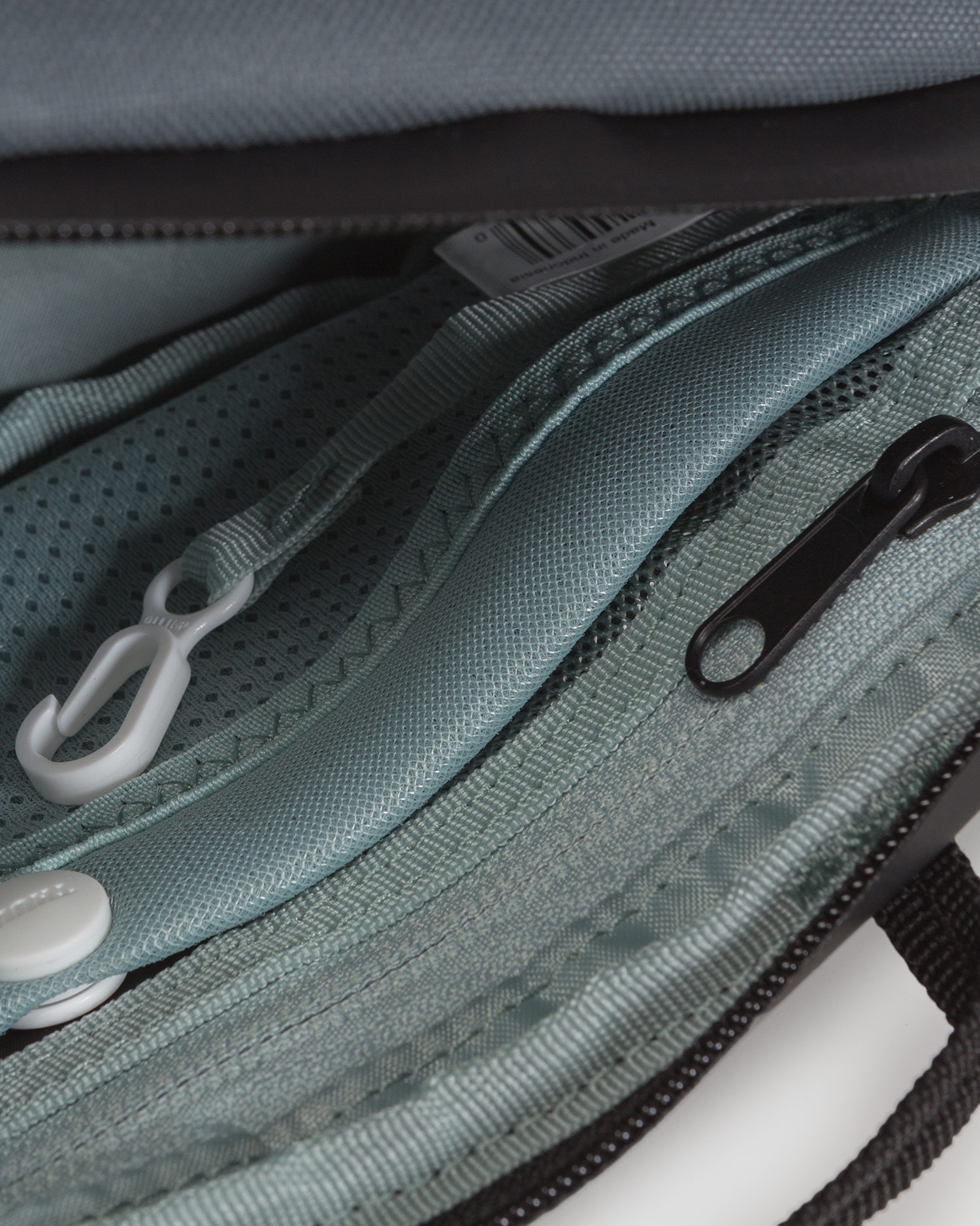 Šedá ledvinka Thule Aion Sling Bag