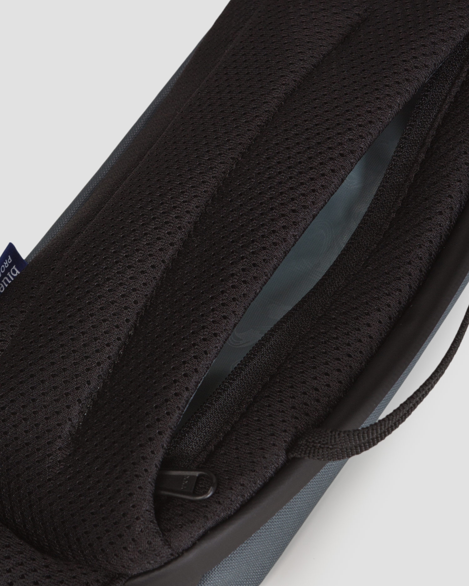 Šedá ledvinka Thule Aion Sling Bag