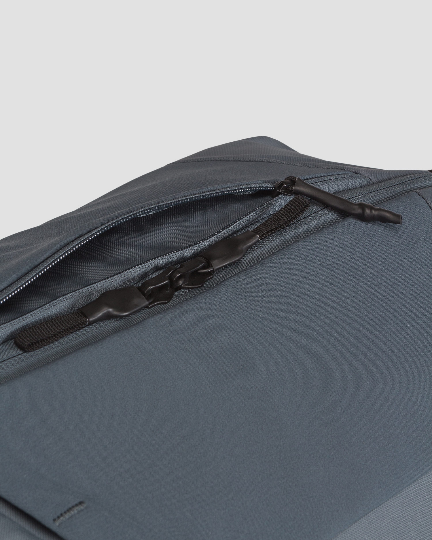 Šedé cestovní zavazadlo Thule Aion Duffel Bag 35L