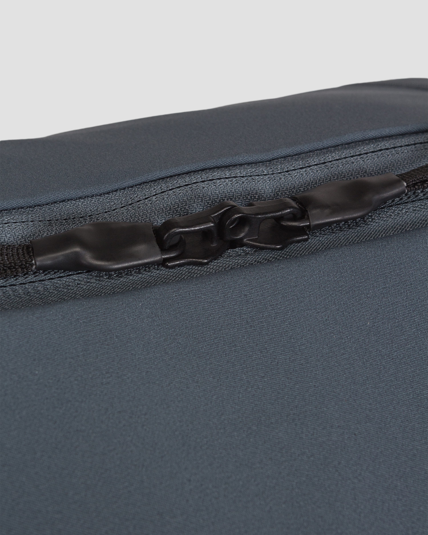 Šedé cestovní zavazadlo Thule Aion Duffel Bag 35L