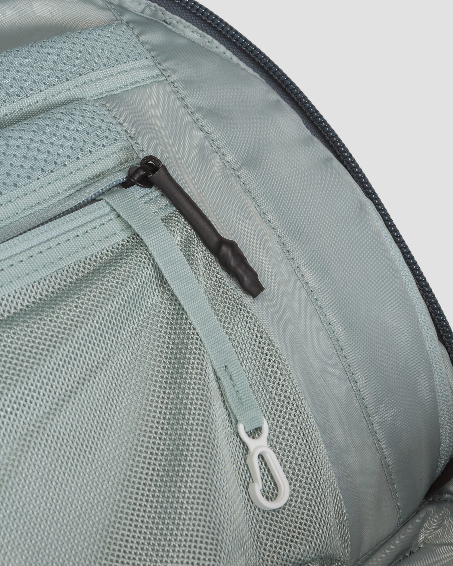 Šedé cestovní zavazadlo Thule Aion Duffel Bag 35L