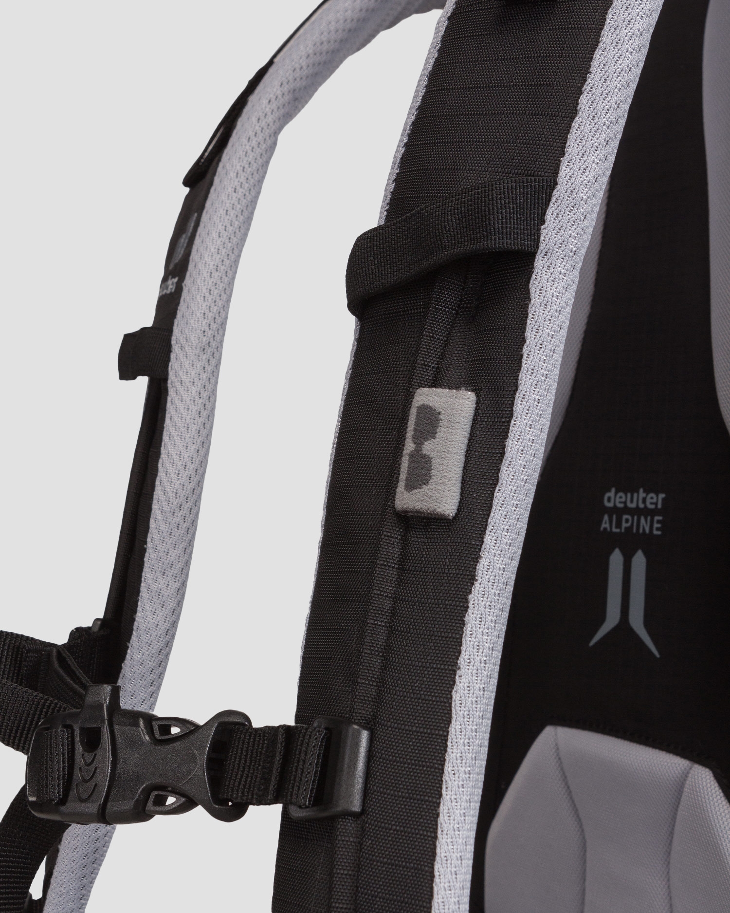 Černý dámský lyžařský batoh Deuter Freerider 28 SL