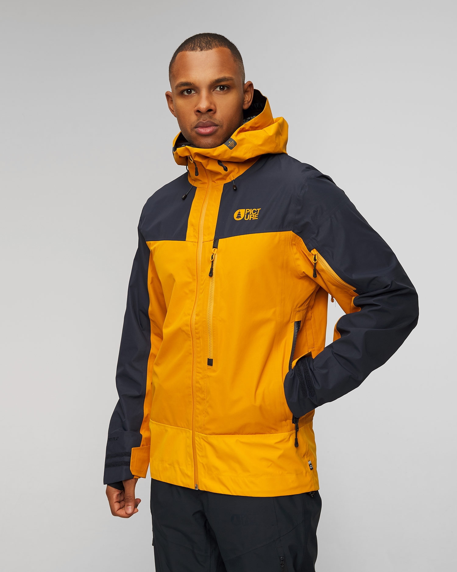 Pánská hardshellová zimní lyžařská bunda Picture Organic Clothing Broader 3L 20/20 v Tmavě Modrém a Oranžovém Barevném Odstínu