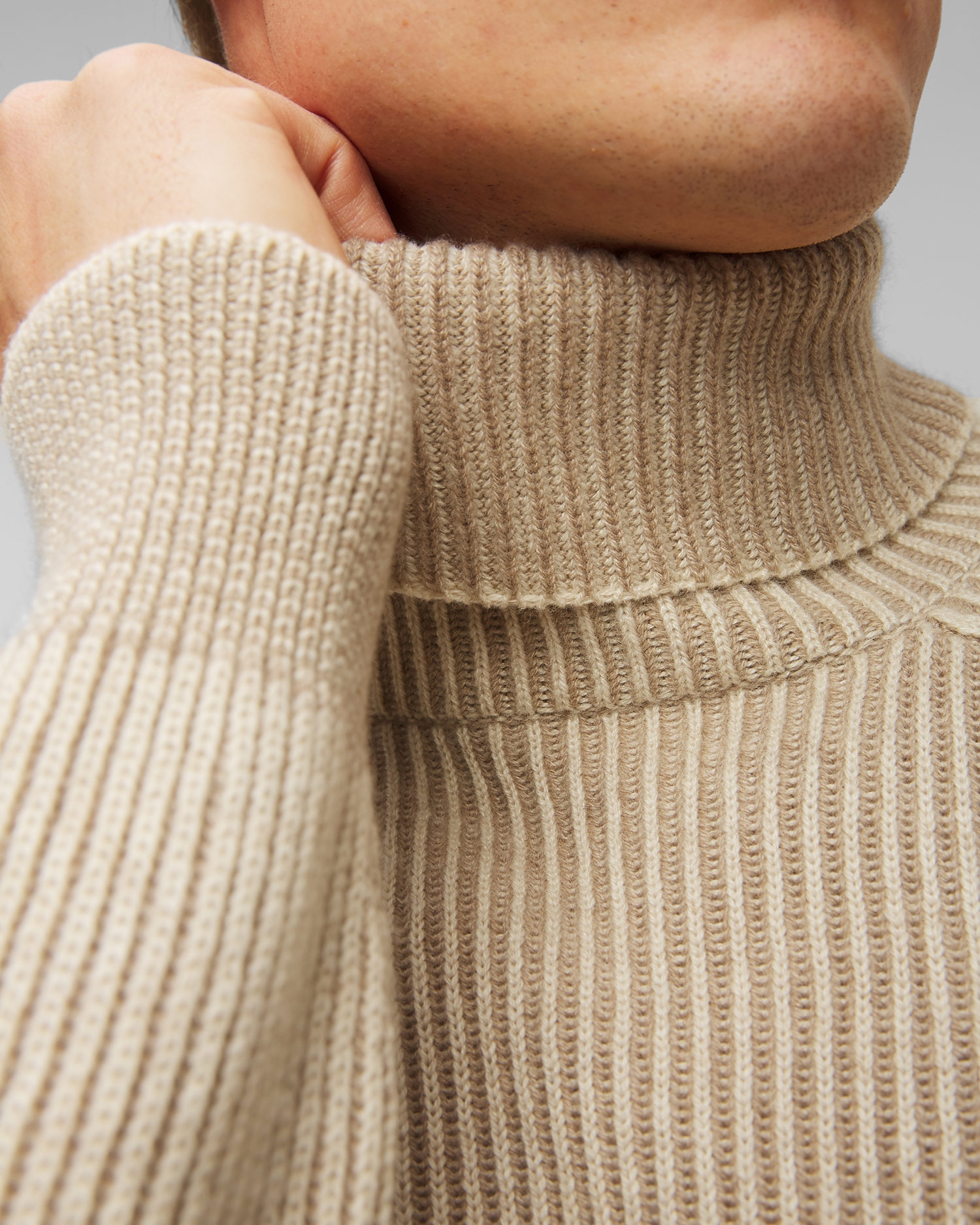 Oboustranný pánský kašmírový rolák Sease v Béžové Barvě