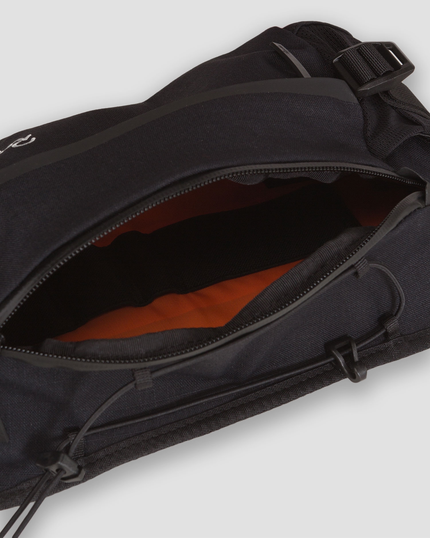 Černá cyklistická ledvinka Rapha Trail