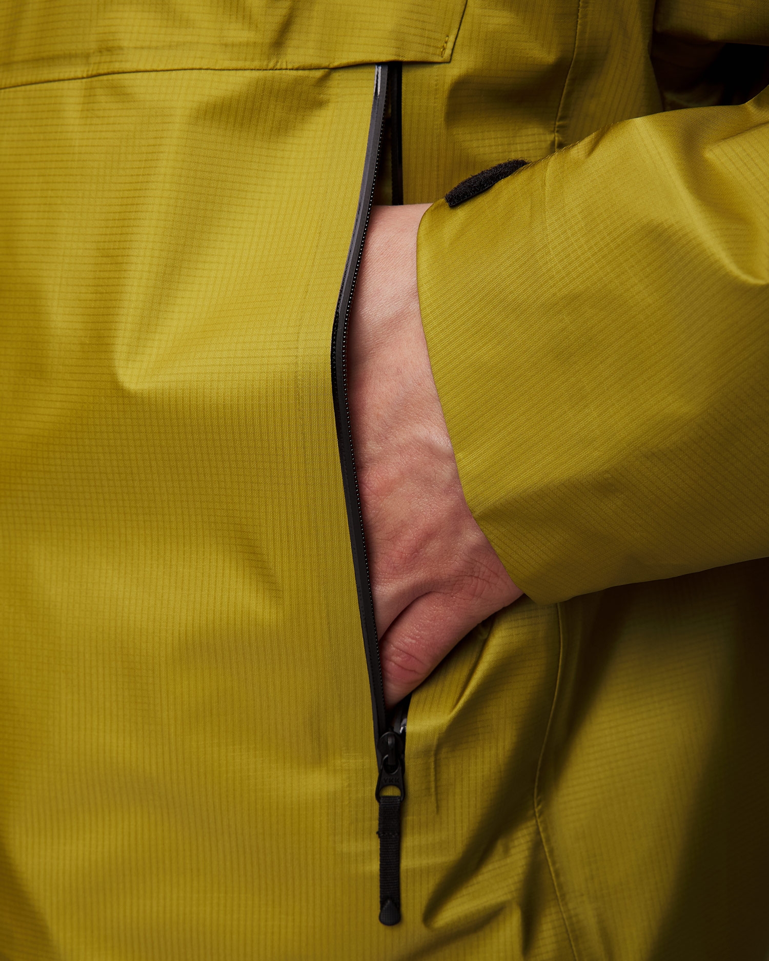Žlutá pánská membránová bunda Goldwin GORE-TEX 3L Aqua Tect Jacket