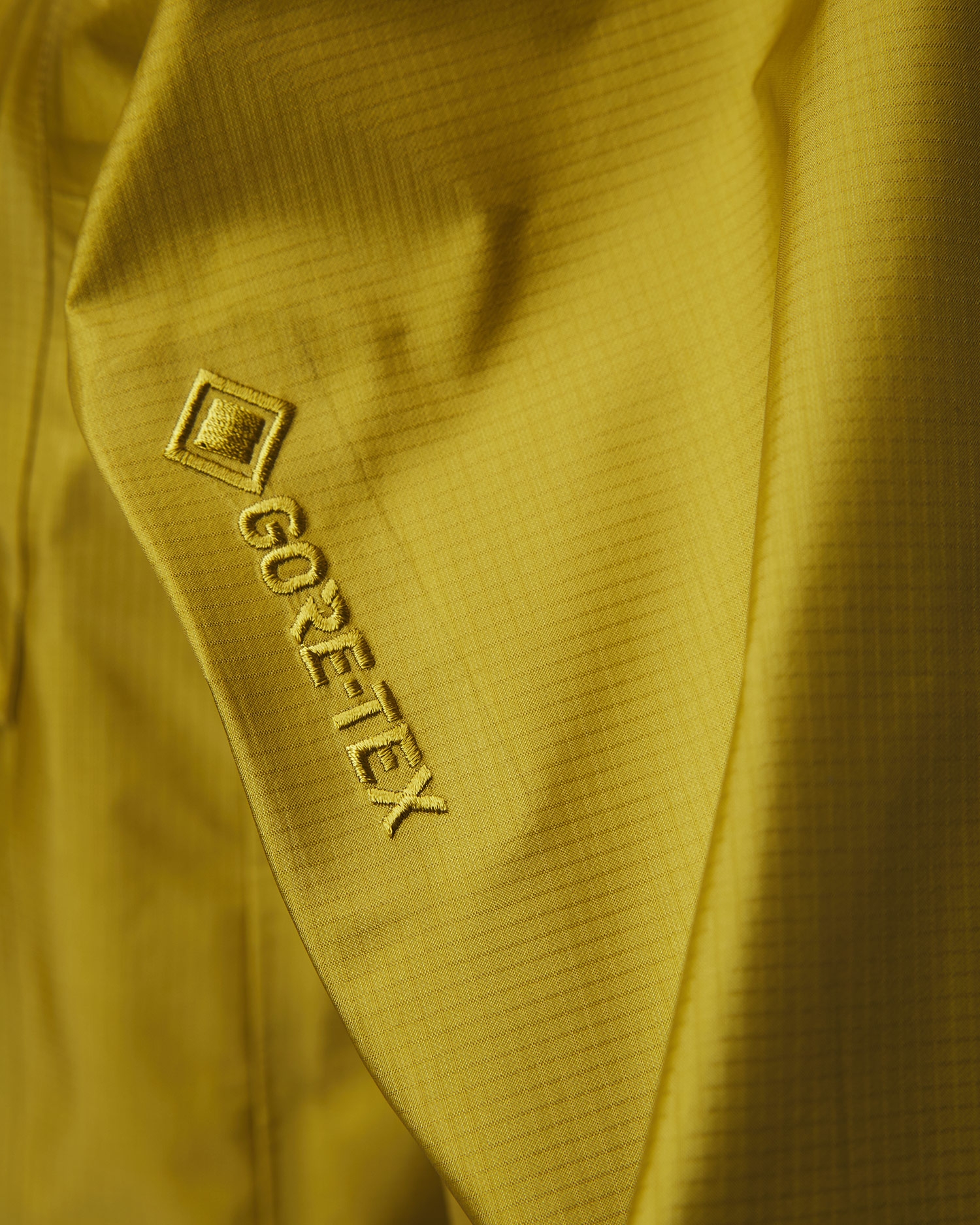 Žlutá pánská membránová bunda Goldwin GORE-TEX 3L Aqua Tect Jacket