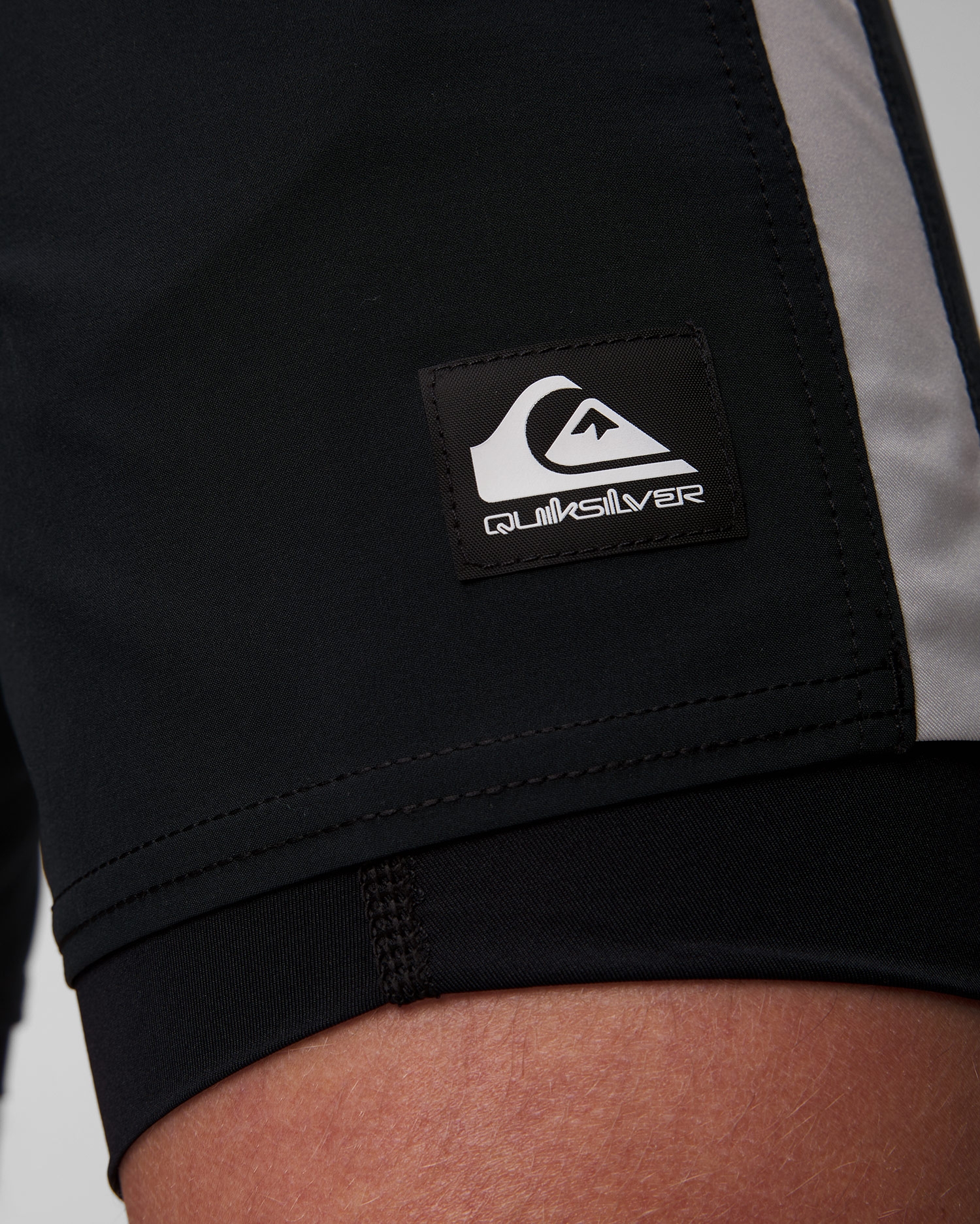 Černé pánské šortky Quiksilver Omni Training Short 17